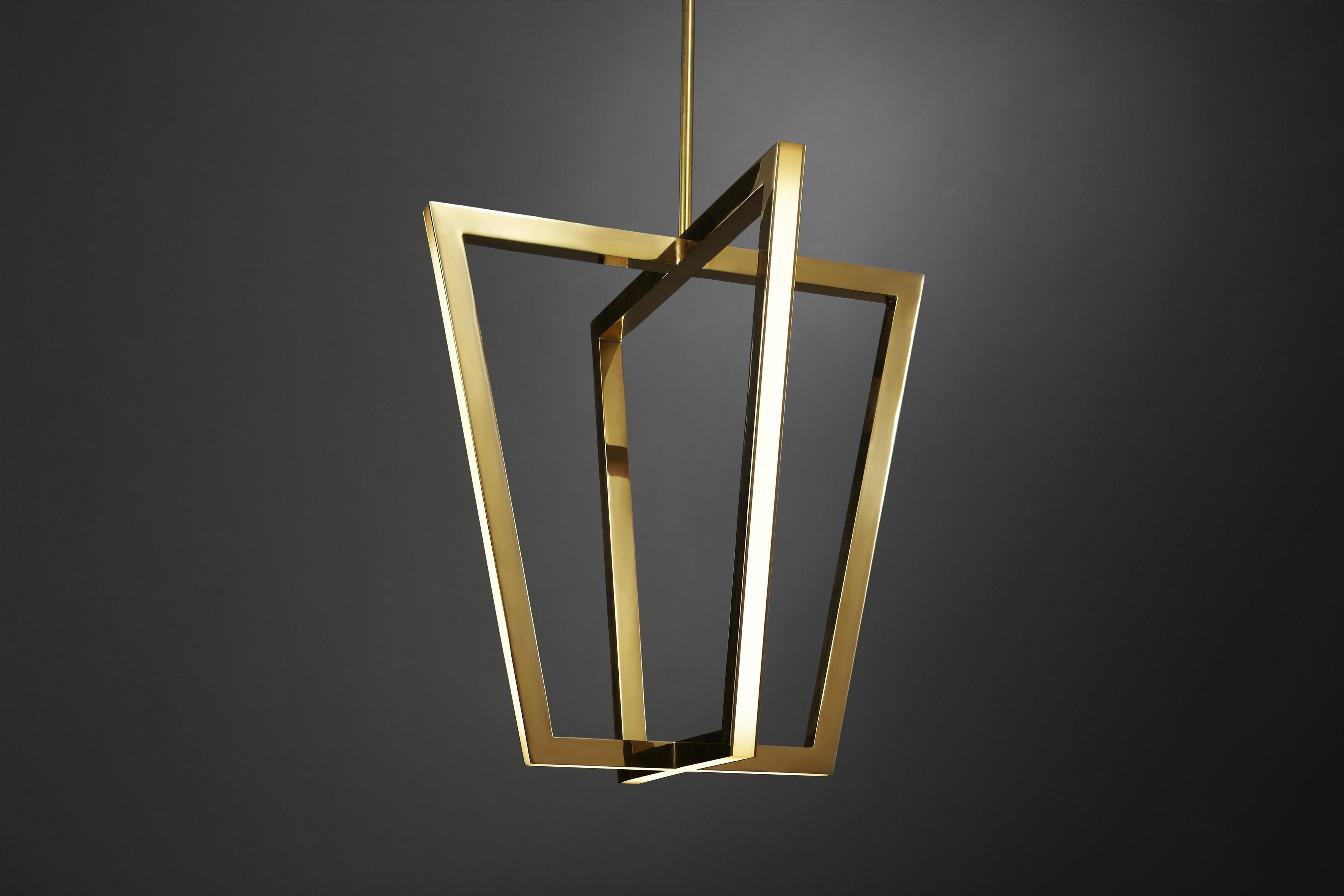 Lampada a sospensione Quadrix di Christopher Boots
Dimensioni: D 50 x H 50 cm.
Materiali: Ottone, polimero.

Disponibile in ottone invecchiato, ottone spazzolato, ottone strofinato a mano, bronzo scuro, patina screziata e ottone lucido.