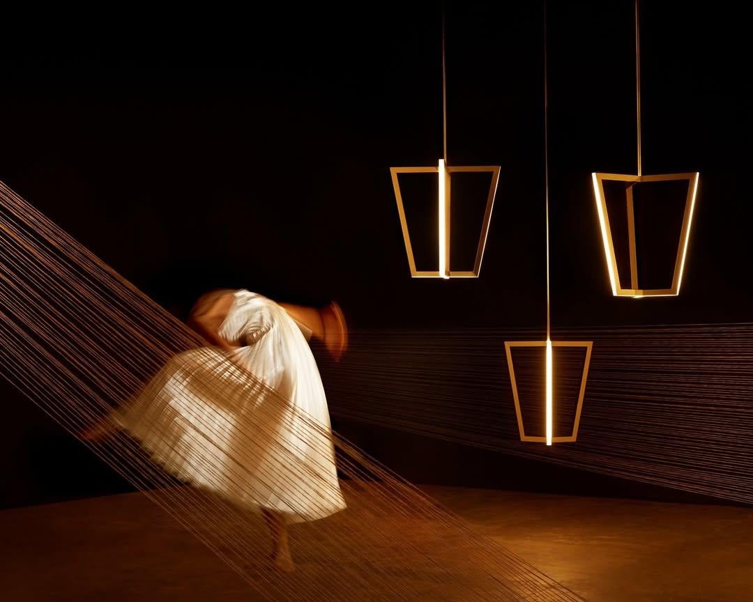 XXI secolo e contemporaneo Ciondolo in ottone dorato a quattro dimensioni di forma geometrica di Christopher Boots in vendita