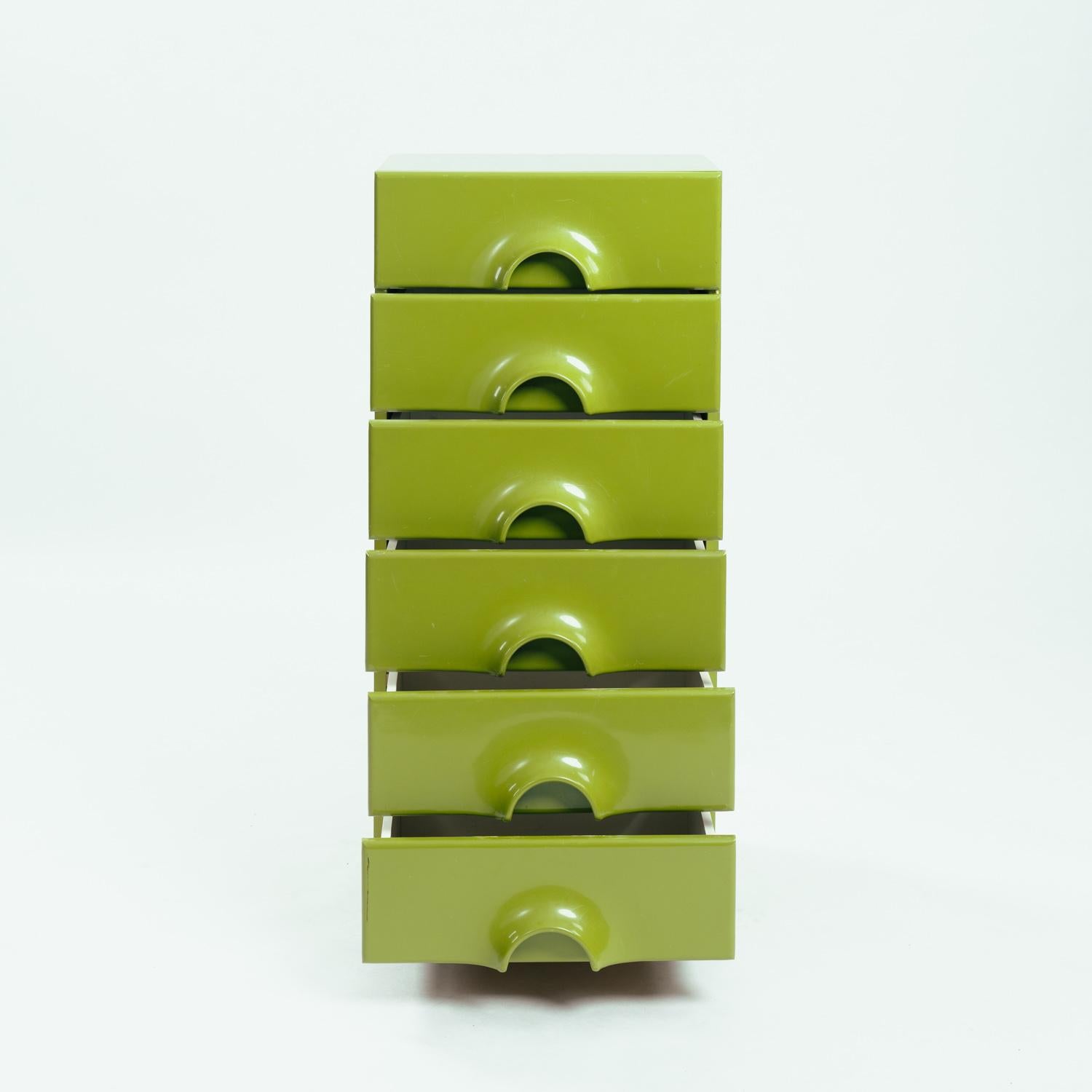 Rare and sought after Schönbuch quadro chest of drawers in green.
1960s German design by Jurgen Lange.
Space age funky piece.
The chest can be used as wardrobe, in the bathroom or in the living room.

Measurements: 98 x 45 x 40 cm

With regular user