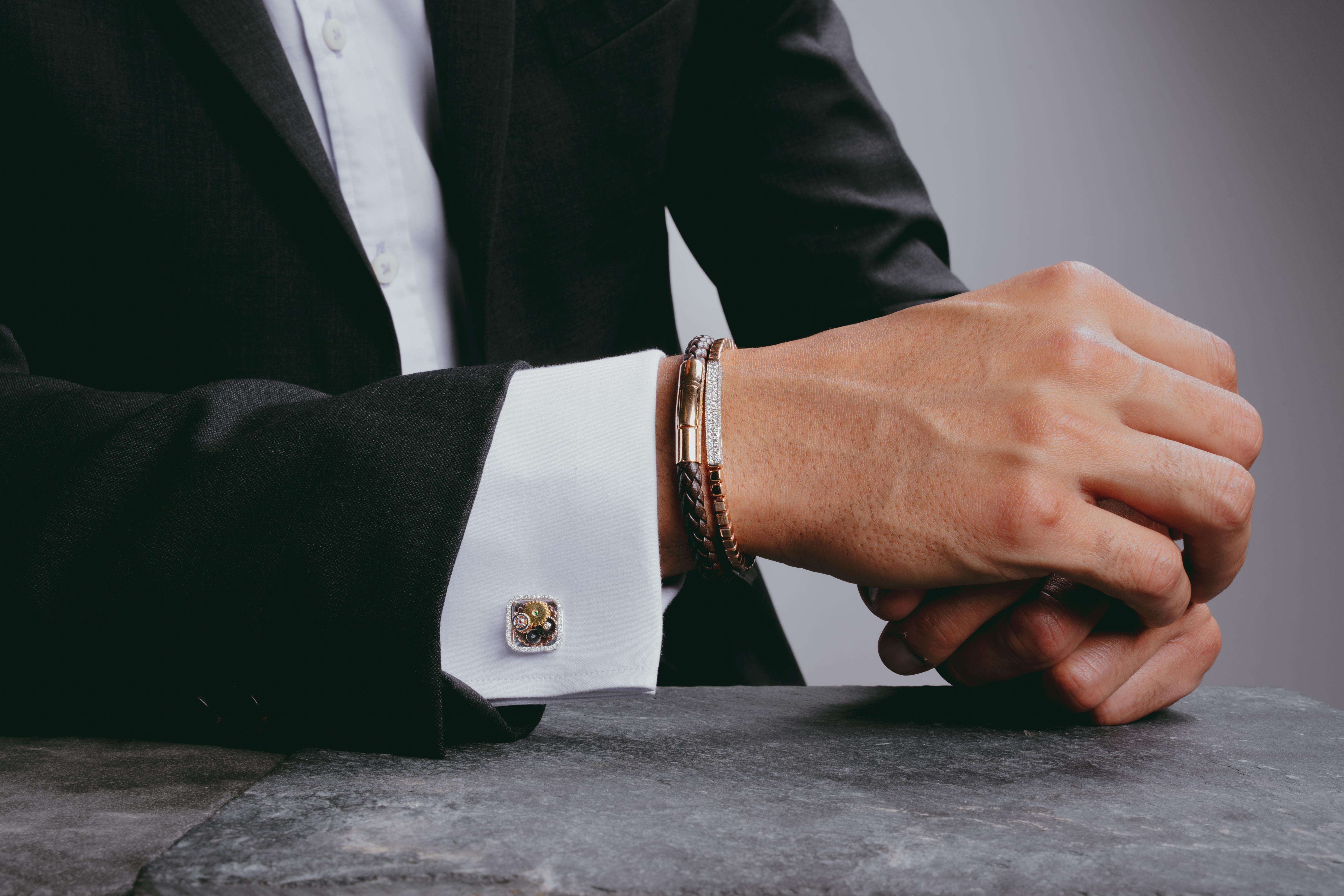 You simply can’t beat the sheer luxury and elegance of diamonds, and this beautifully handcrafted men’s bracelet proves it. The inner elastic is concealed by the 18K rose gold inner tube, and the bracelet's central bar is pave set with 120 white