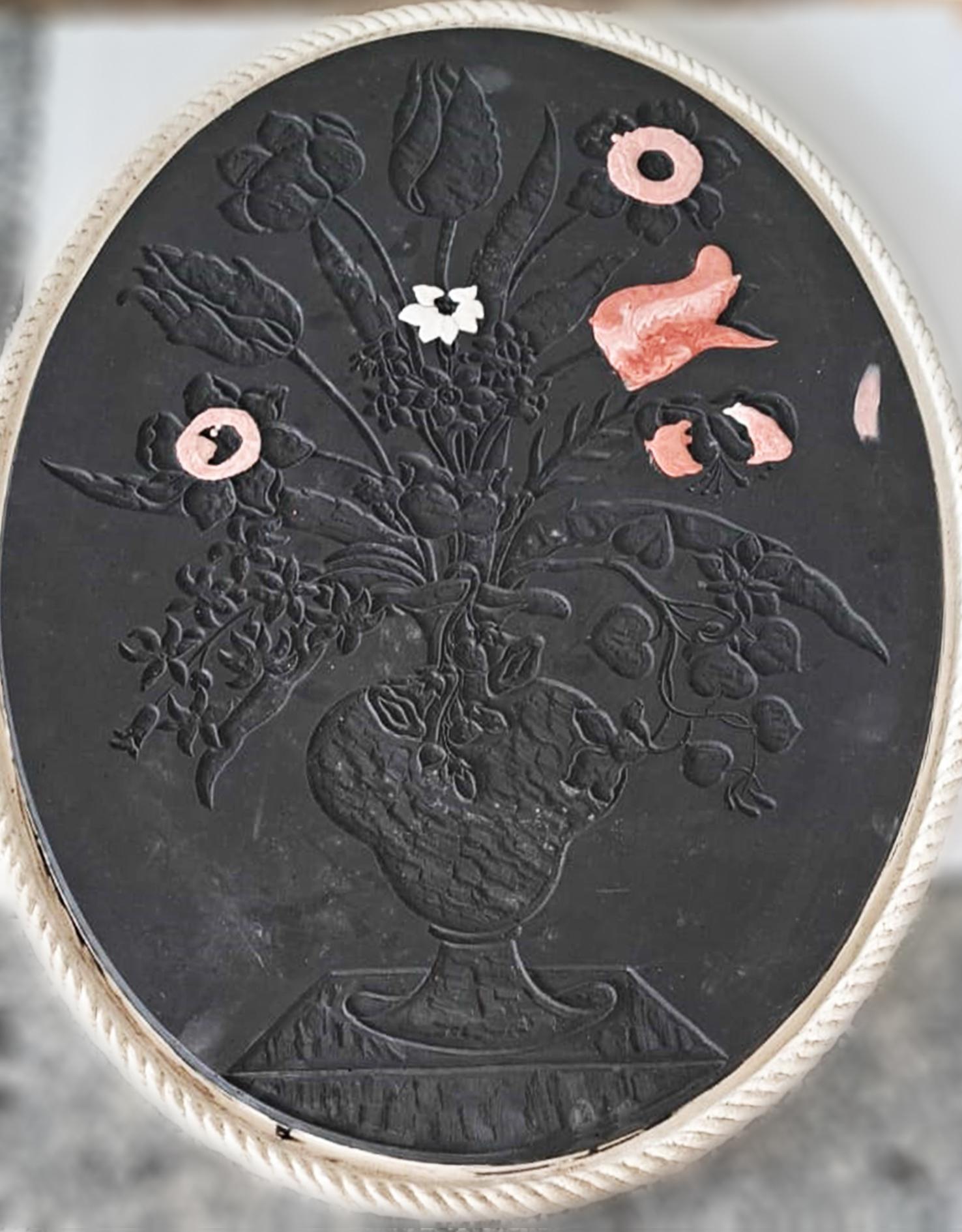 Contemporain Ovale noir incrusté de fleurs et cadre doré fait à la main par Cupioli Italia en vente