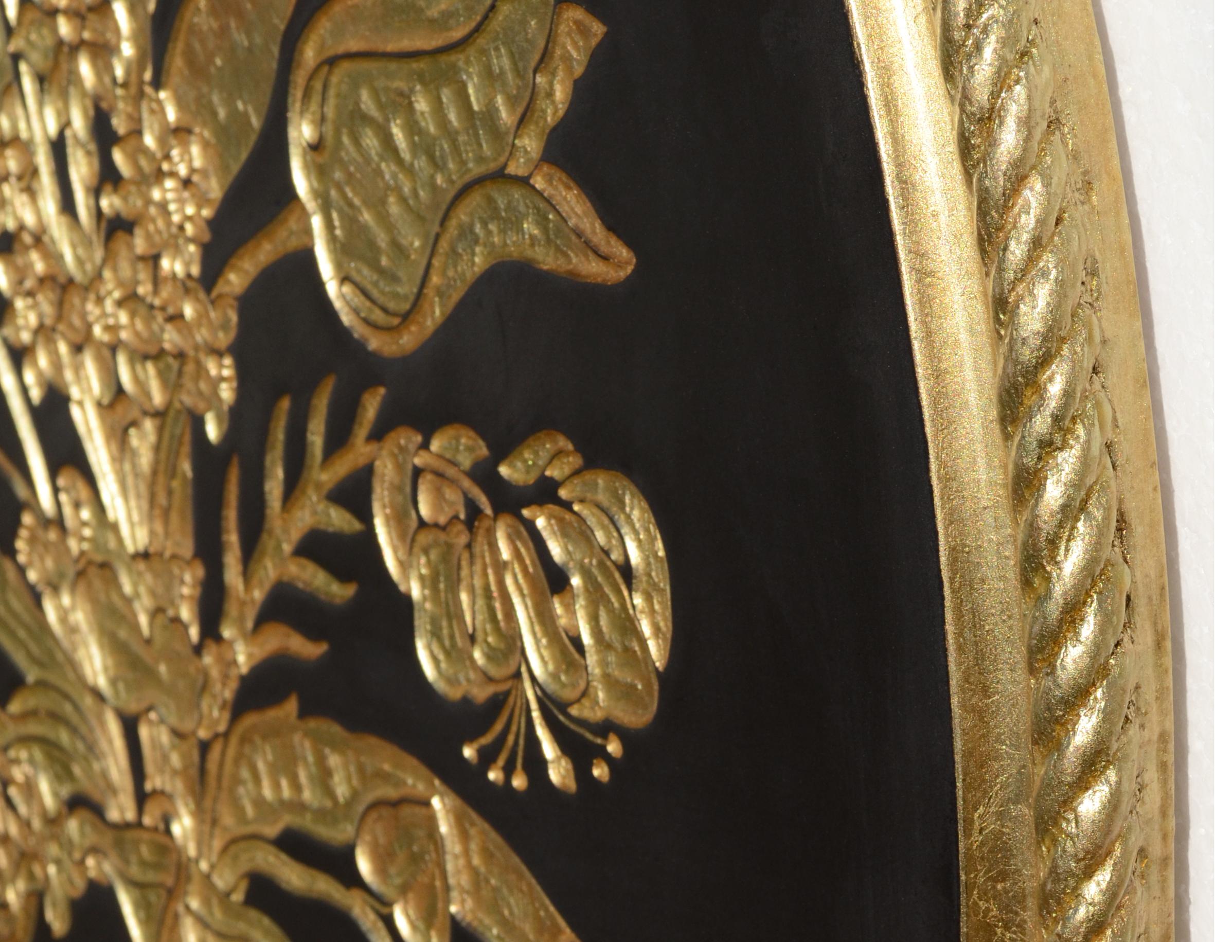 Intarsio Quadro Ovale Incisone floreale Nero e Foglia Oro Fatto a Mano da Cupioli in vendita