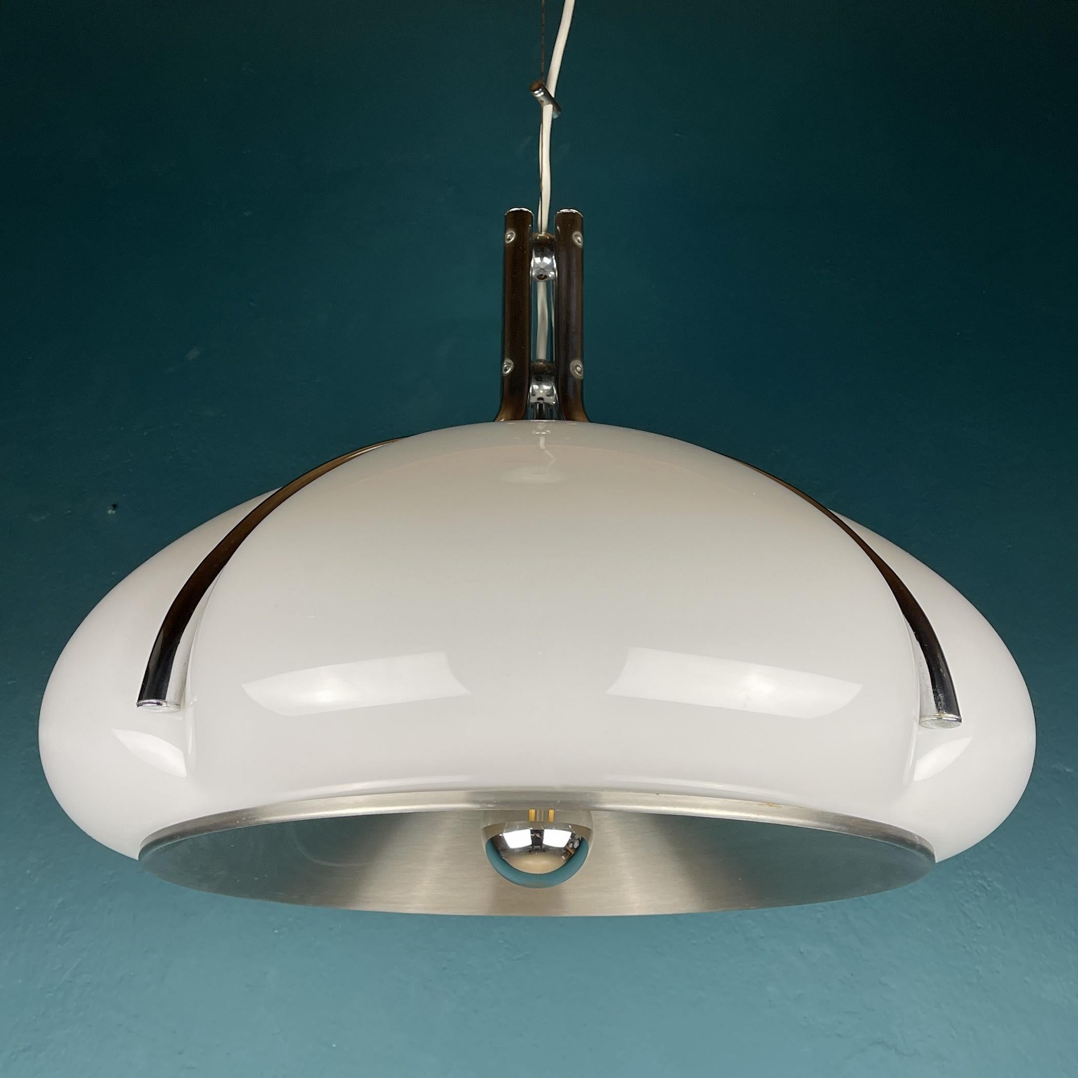 The Quadrifoglio pendant lamp was made Studio 6G, the Harvey Guzzini design-team led by Luigi Massoni in 1960-1970s. This fabulous very rare lamp, the 'Quadrifoglio' model, was designed by Luigi Massoni and made by Guzzini. In 1962 Luigi Massoni was
