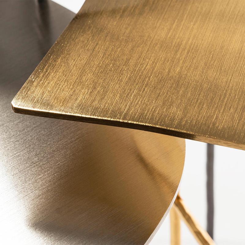 italien Table d'appoint carrée en finition or ou nickel en vente
