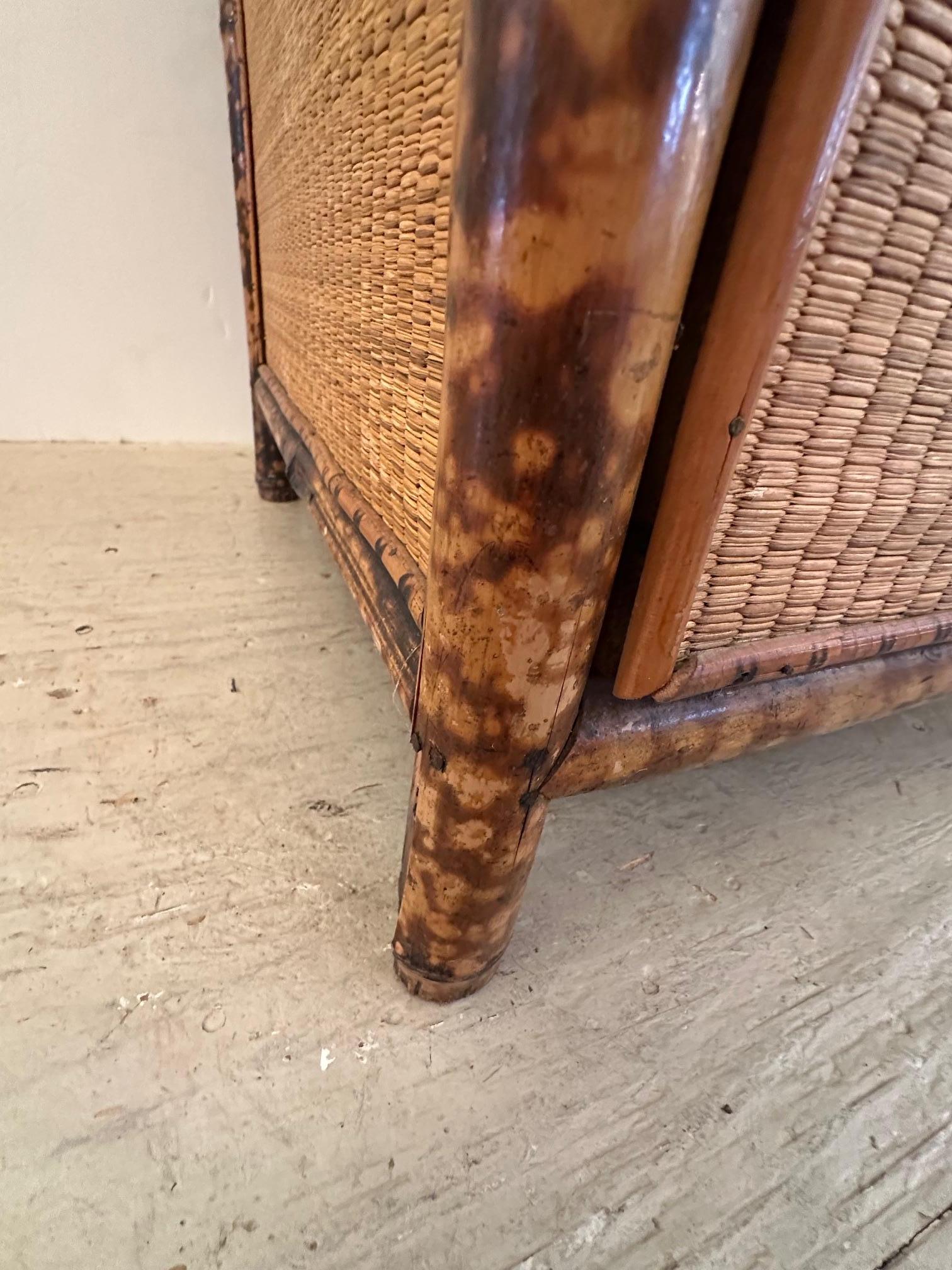 Quaint Bamboo & Rattan Small Chest of Drawers In Good Condition For Sale In Hopewell, NJ