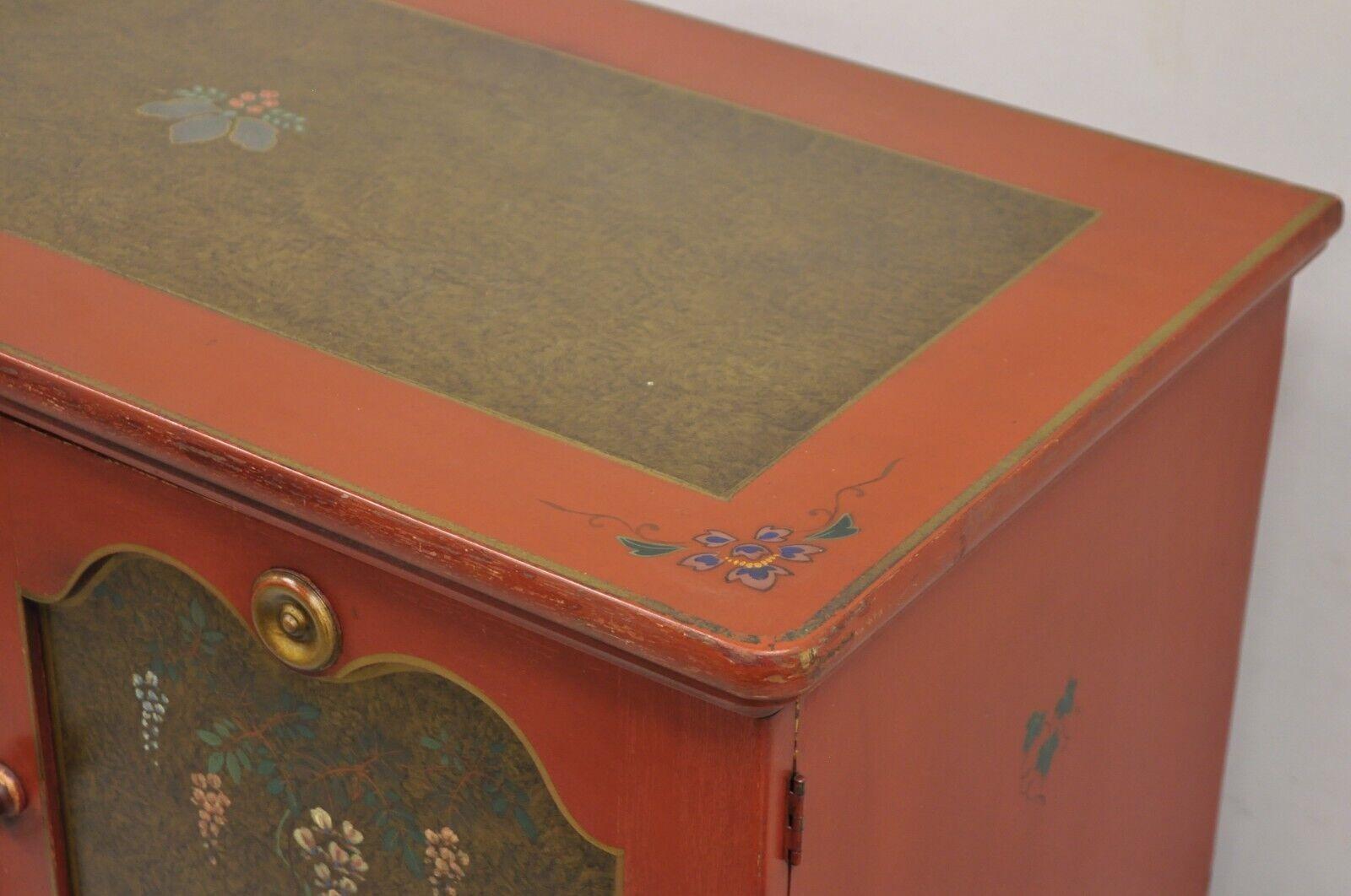 Kleiner rot lackierter Schrank im Kolonialstil von Stickley Bros. Quaint Furniture (20. Jahrhundert) im Angebot