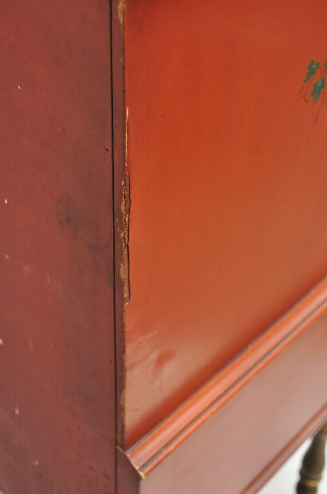 Kleiner rot lackierter Schrank im Kolonialstil von Stickley Bros. Quaint Furniture im Angebot 2
