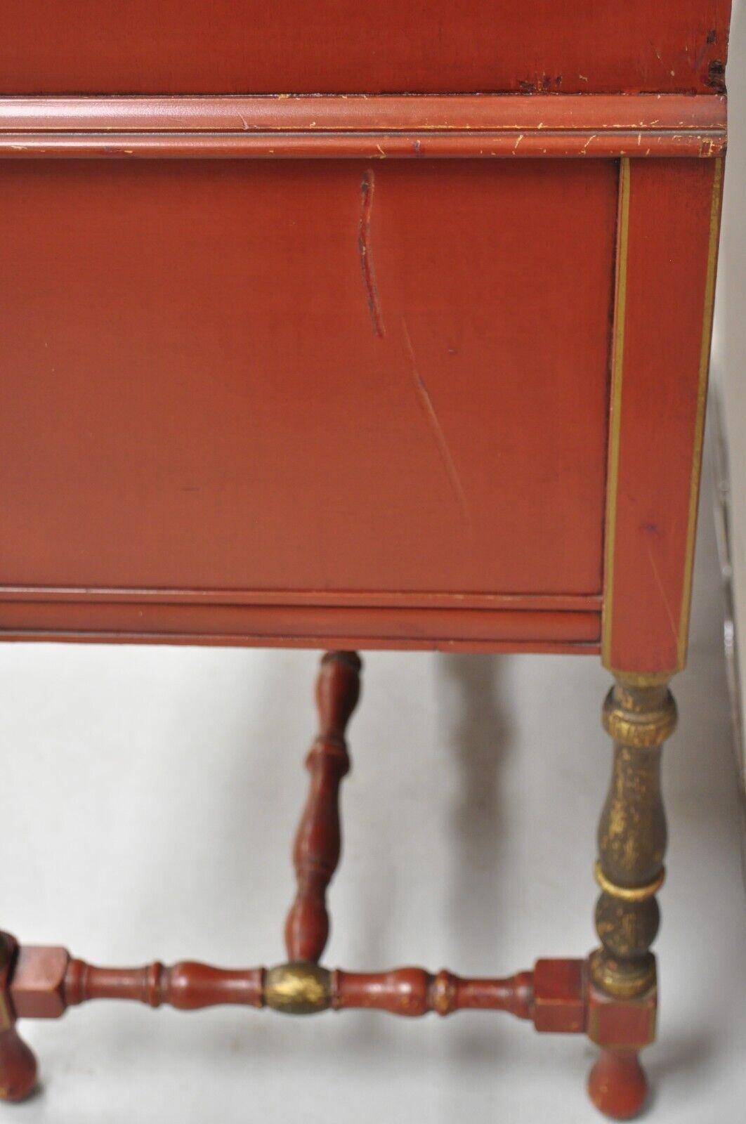 Kleiner rot lackierter Schrank im Kolonialstil von Stickley Bros. Quaint Furniture im Angebot 3