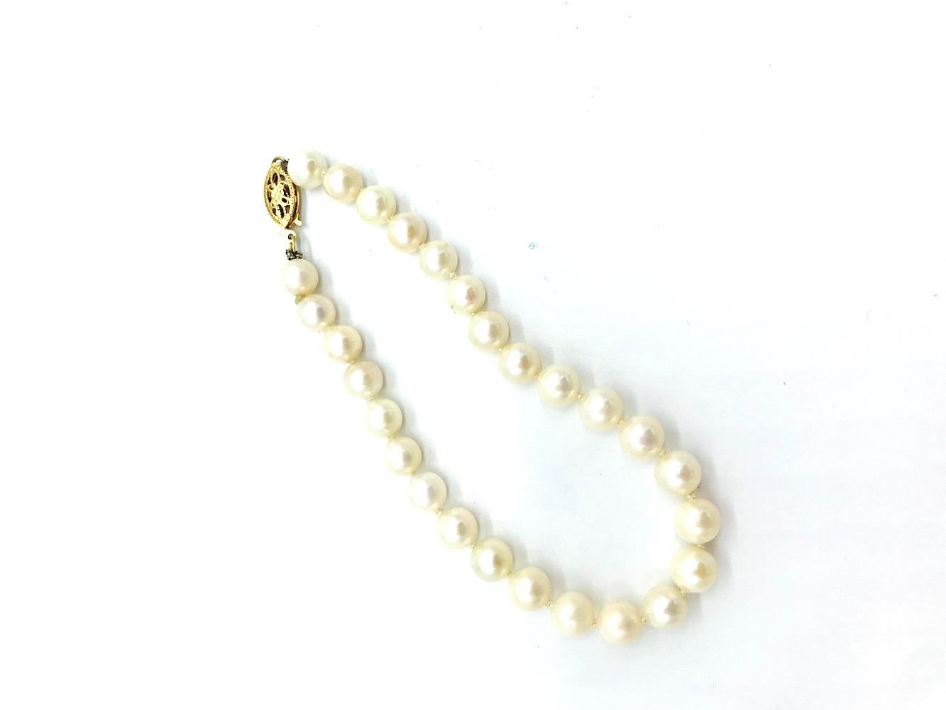 Qualiity Pearl Braclet, 5.90 mm 14 kt
Length 7.75 inches. High luster and quality AAA.