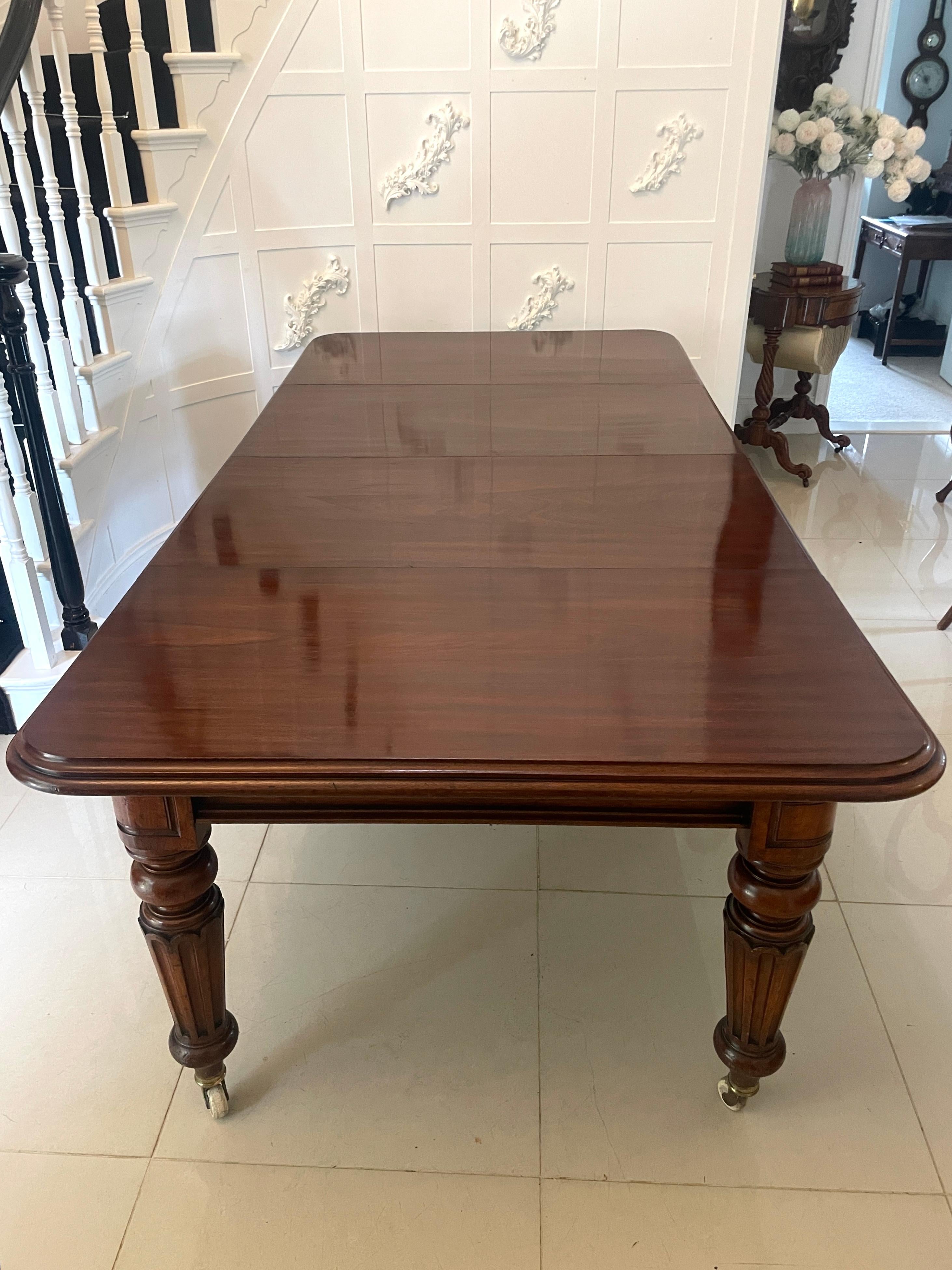 Quality 10 Seater Antique Victorian Figured Mahogany Extending Dining Table For Sale 4