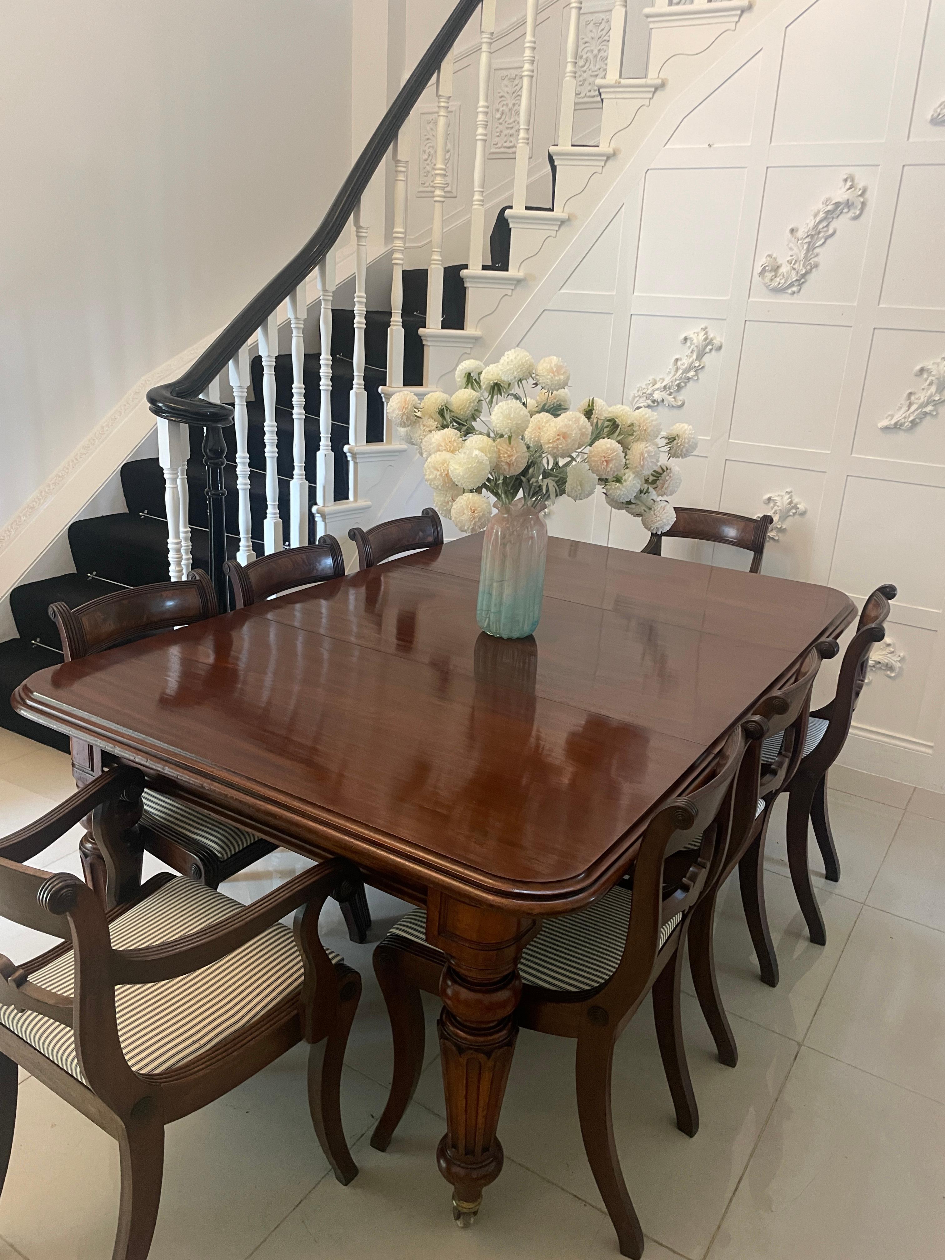 Quality 10 Seater Antique Victorian Figured Mahogany Extending Dining Table In Good Condition For Sale In Suffolk, GB