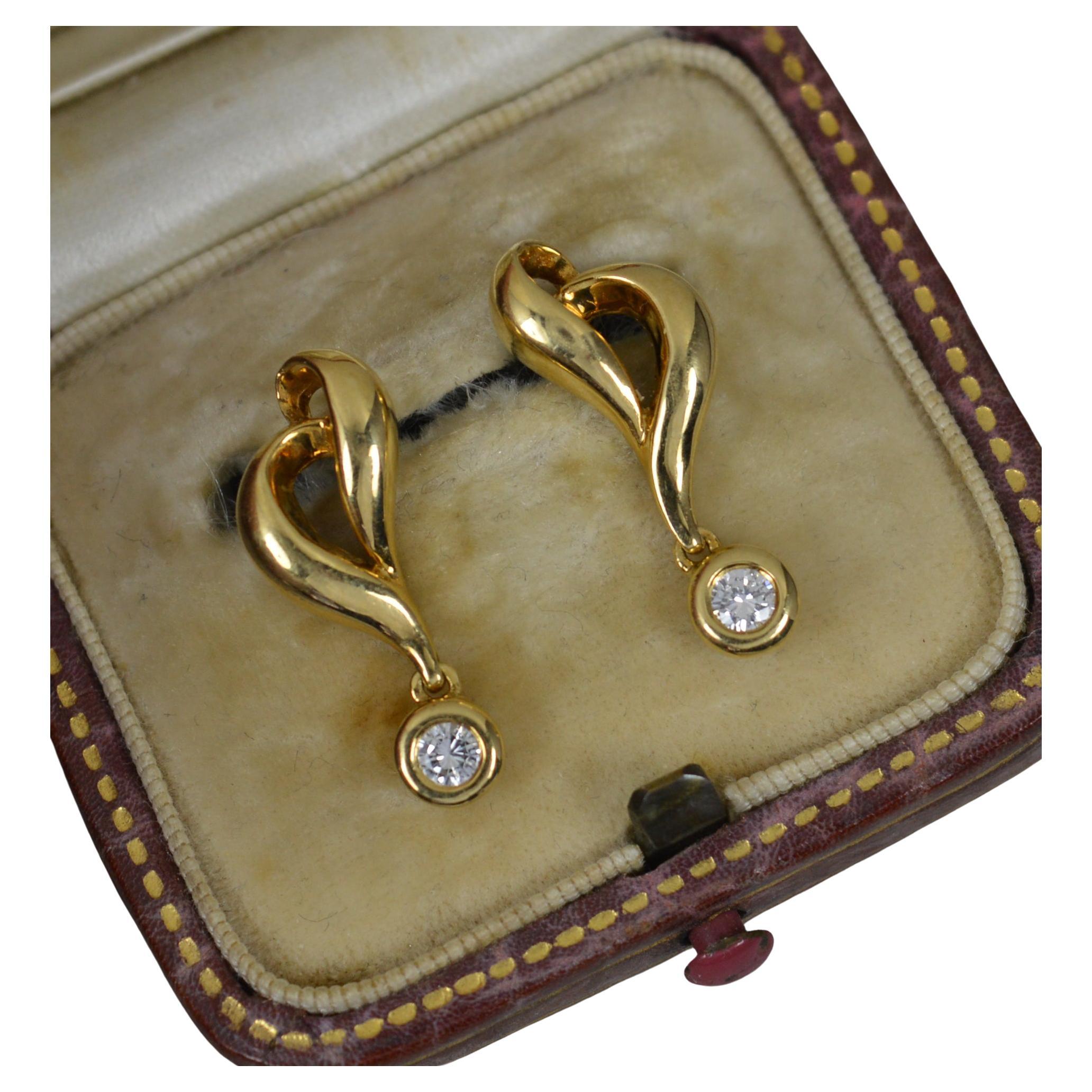 Quality 18 Carat Yellow Gold and Vs Diamond Drop Dangle Earrings