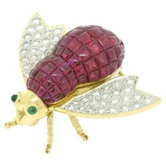 Vintage Quality 18k Gold 7.28ctw Invisible Set Ruby & Diamond Emerald Bee Fly Brooch Pin