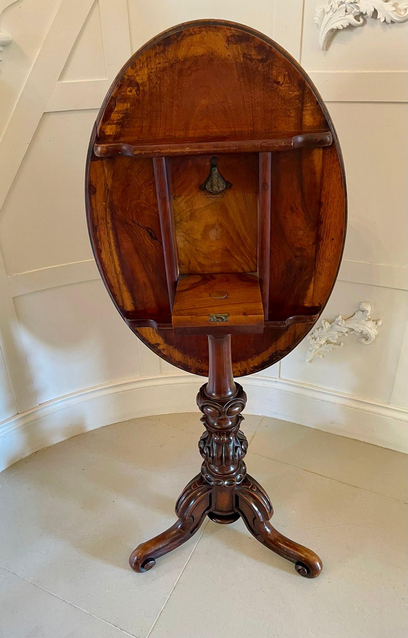 Quality 19th Century Antique Victorian Oval Figured Walnut Lamp Table For Sale 5
