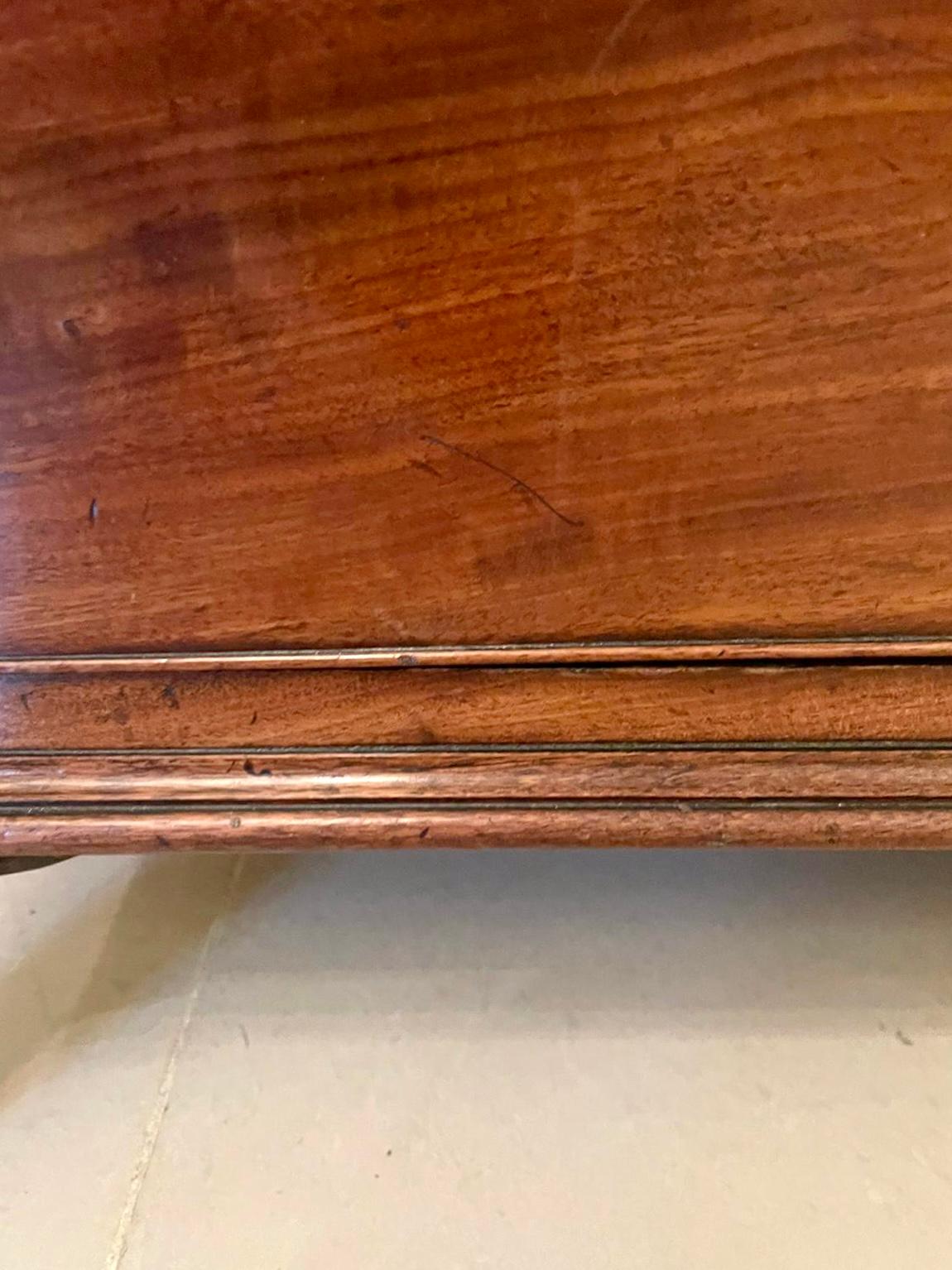 Altro Qualità Antica cassapanca in mogano figurato del XVIII secolo di Giorgio III in vendita