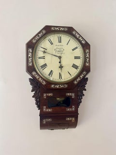 Pendule murale de qualité en bois de rose incrusté du 19e siècle à cadran en forme de goutte