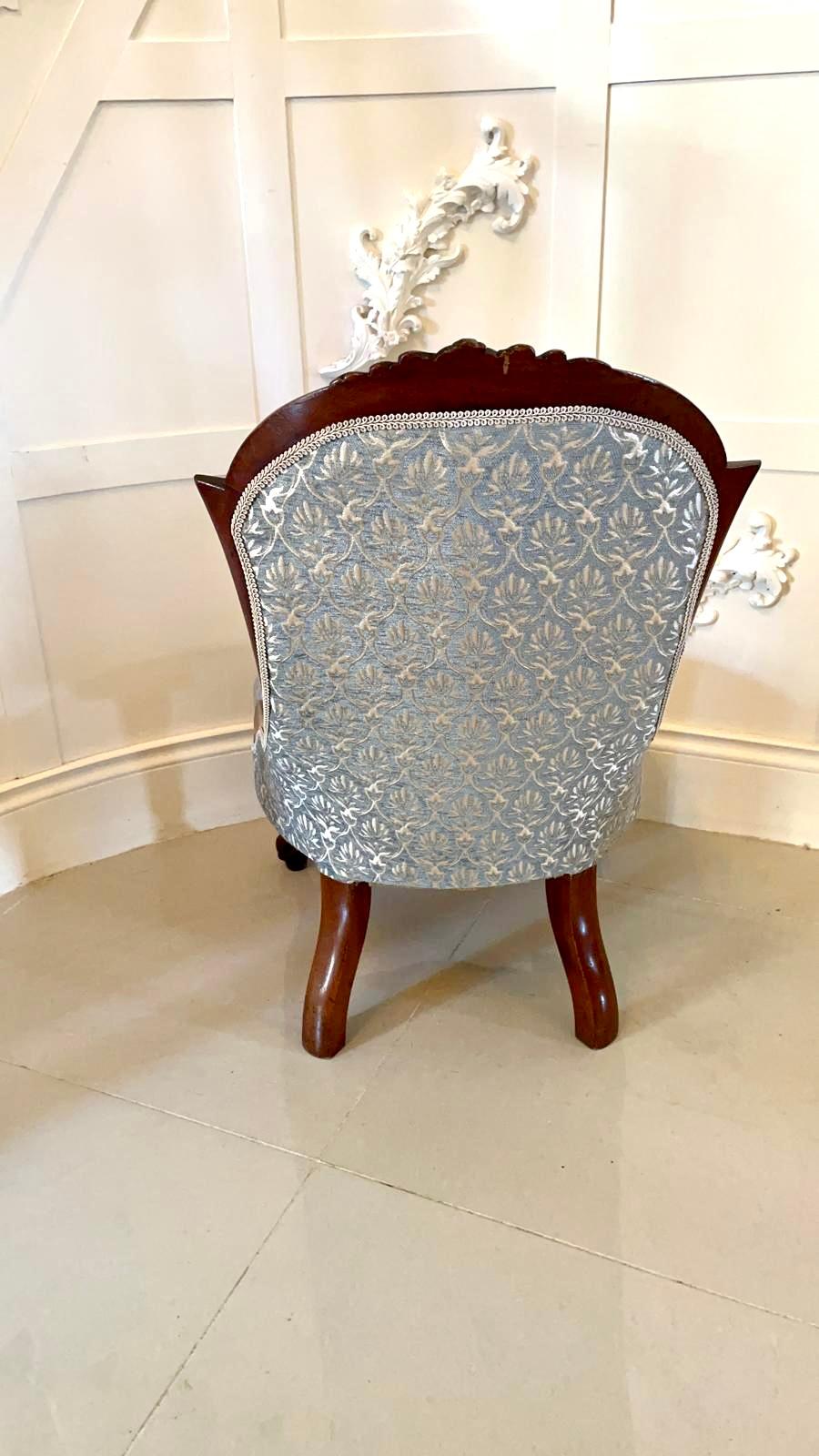 Quality antique 19th century Victorian carved walnut ladies chair with a marvelous carved shaped top rail, shaped back and serpentine front rail. Raised on elegant shaped cabriole legs to the front and out swept back legs.

Wonderful condition and