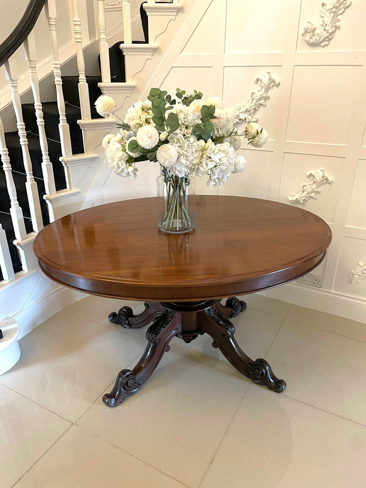 Quality antique Victorian oval mahogany centre/dining table having a very attractive oval mahogany top with a thumb moulded edge. The base having a beautiful and expertly carved and shaped centre column supported on four elegant carved and shaped