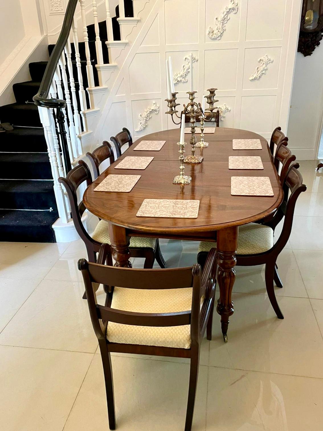 Quality William IV mahogany extending dining table having a quality mahogany top with a moulded edge, two large extra leaves standing on four elegantly shaped reeded legs with original castors. 

This handsome table also makes a round