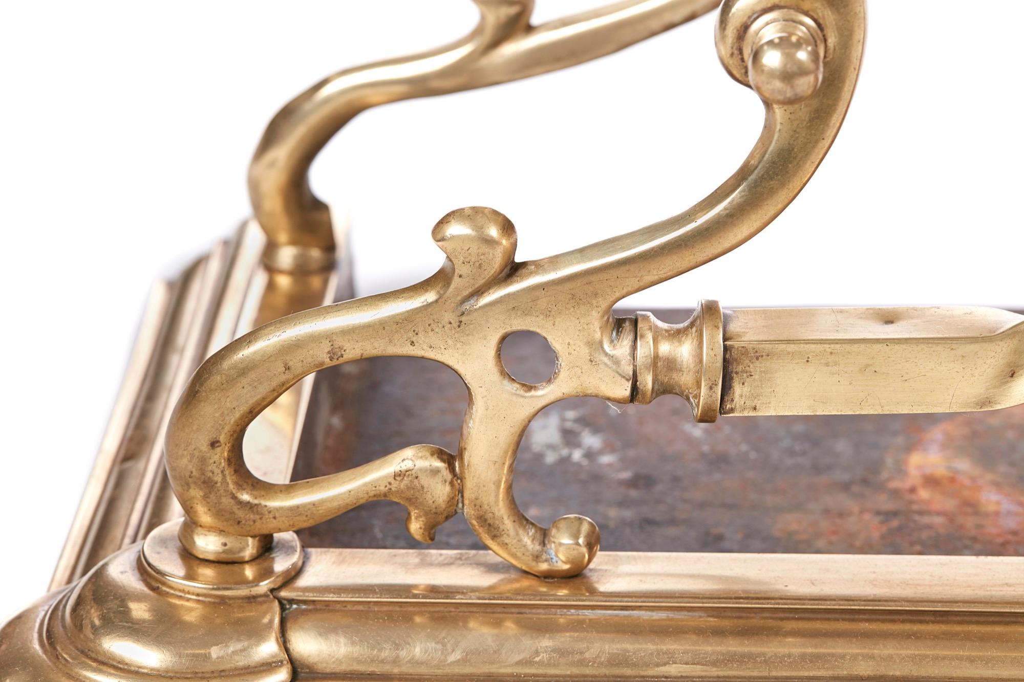 19th Century Quality Antique Brass Art Nouveau Fender