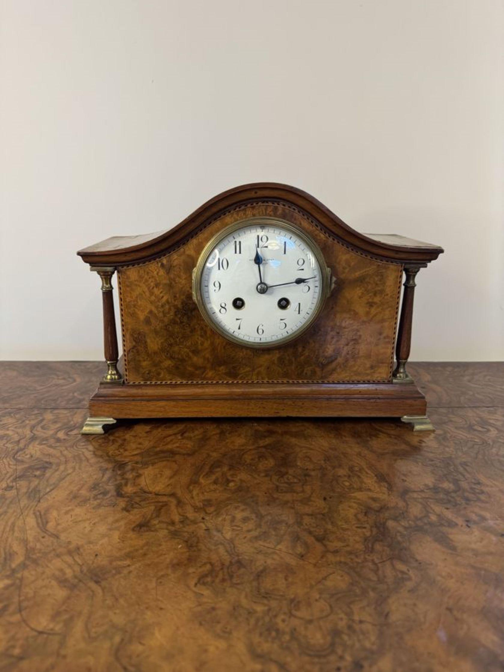 Reloj de chimenea antiguo de nogal de calidad de Kendal and Dent London Nogal en venta