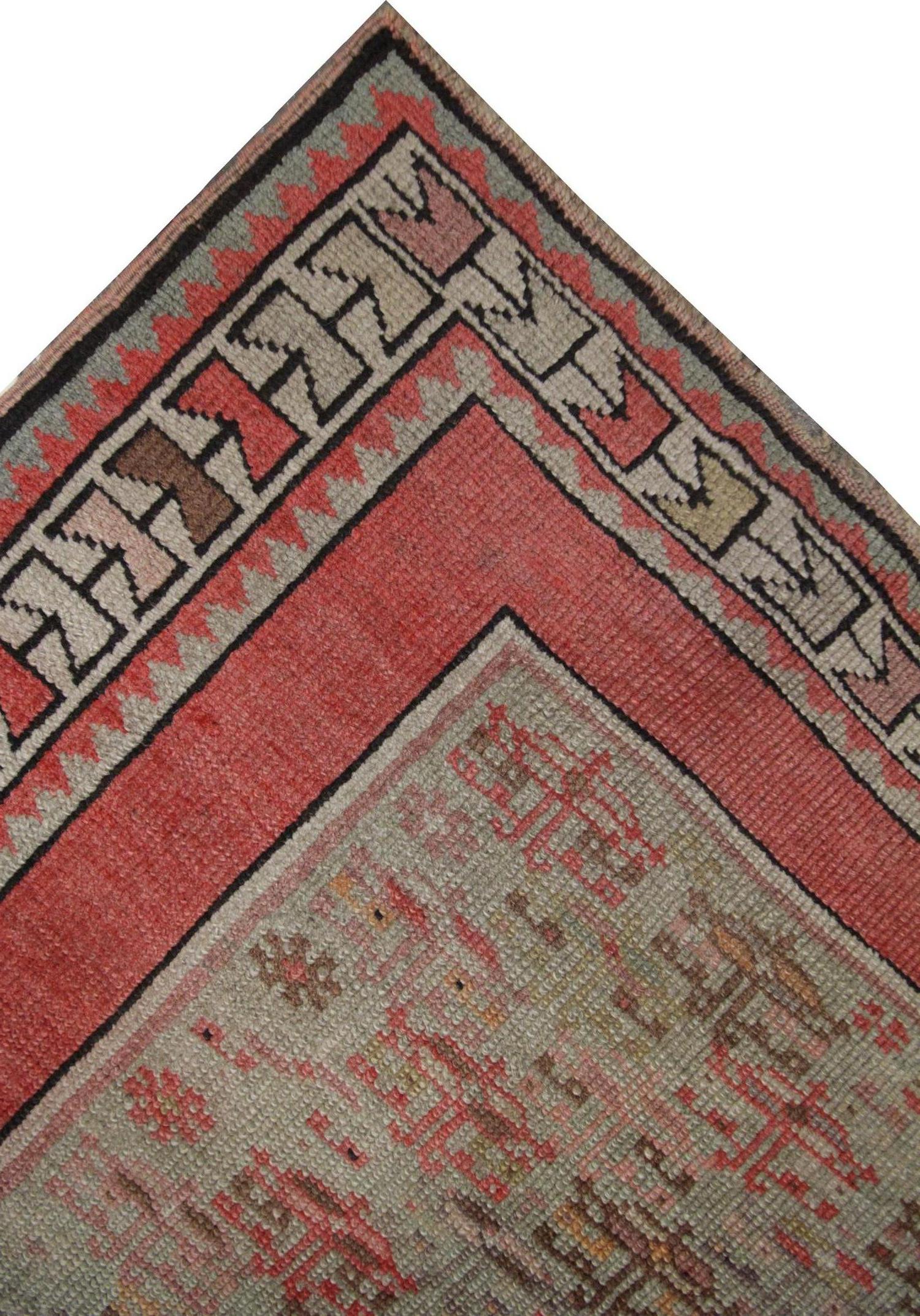 Qualität Antiker Teppich Kaukasischer Teppich Orientalisch Rosa Handgefertigt Wohnzimmerteppich (Armenisch) im Angebot