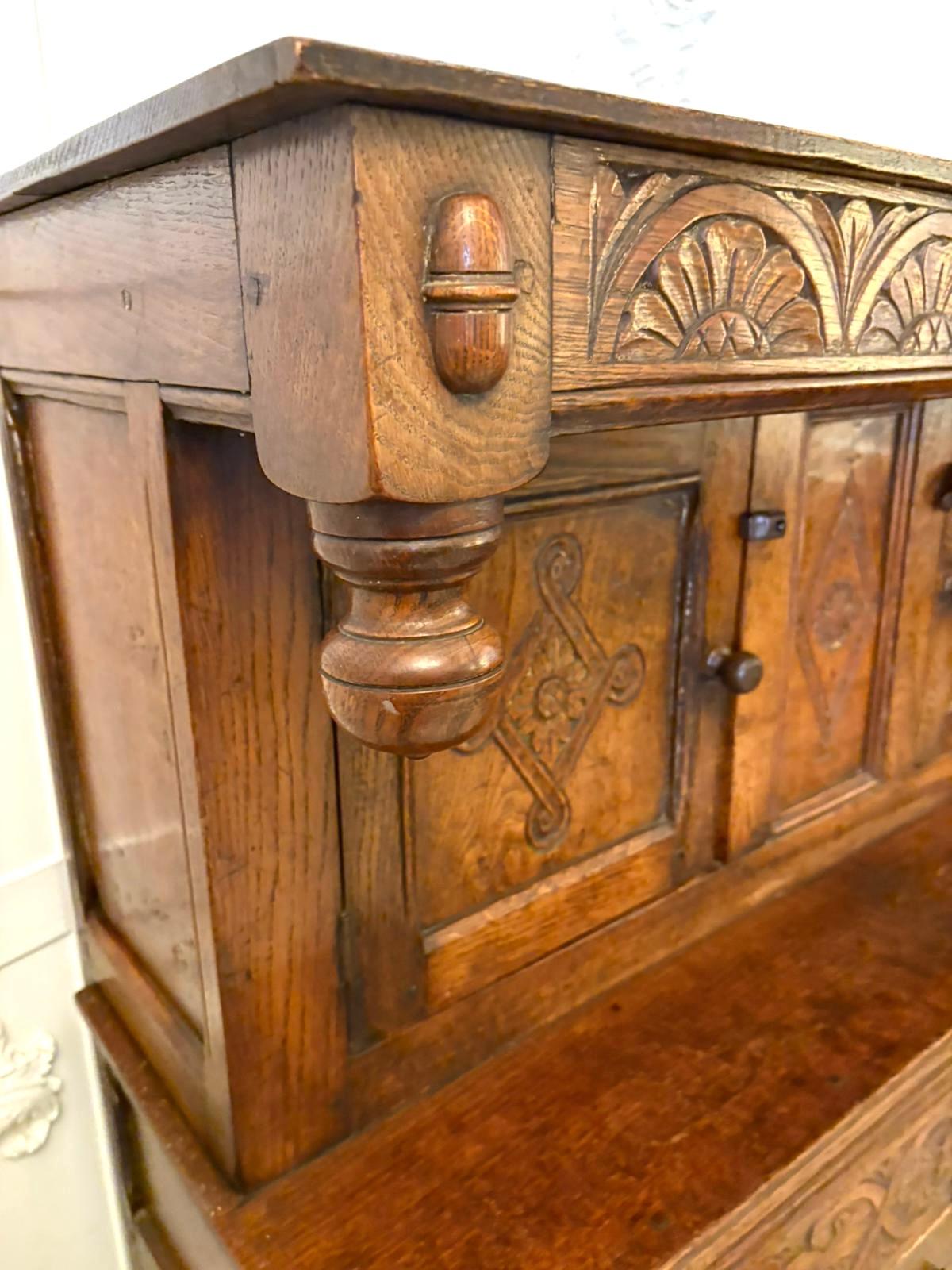 Quality Antique Carved Oak Court Cupboard with Ipswich Carving (Englisch) im Angebot