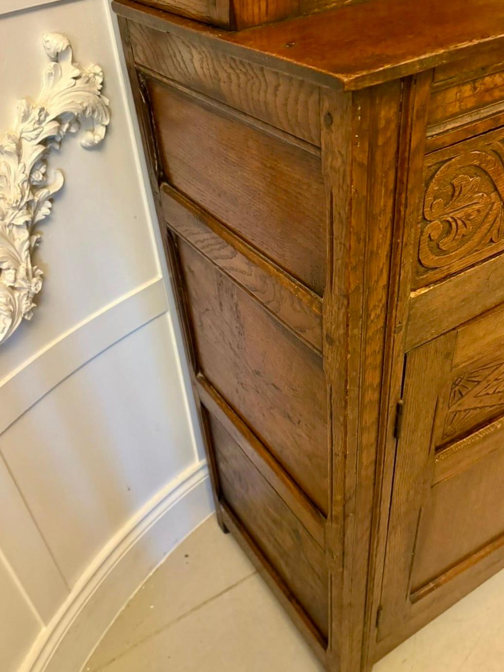 Quality Antique Carved Oak Court Cupboard with Ipswich Carving im Zustand „Gut“ im Angebot in Suffolk, GB