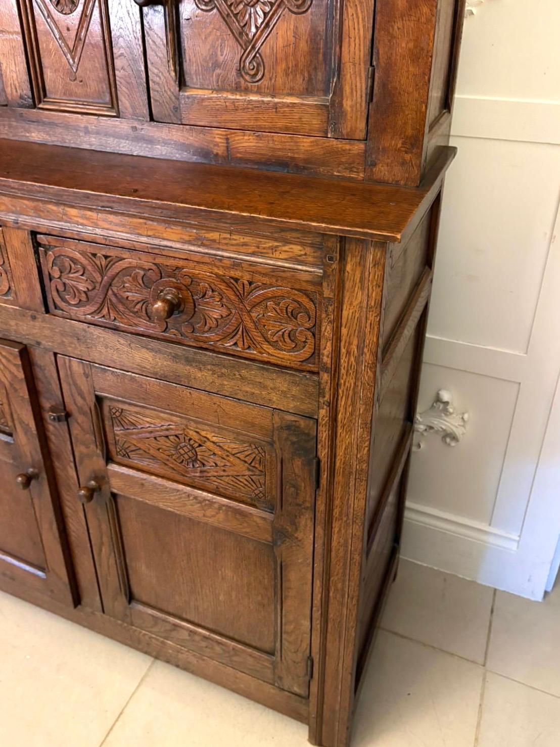 Quality Antique Carved Oak Court Cupboard with Ipswich Carving (Eichenholz) im Angebot