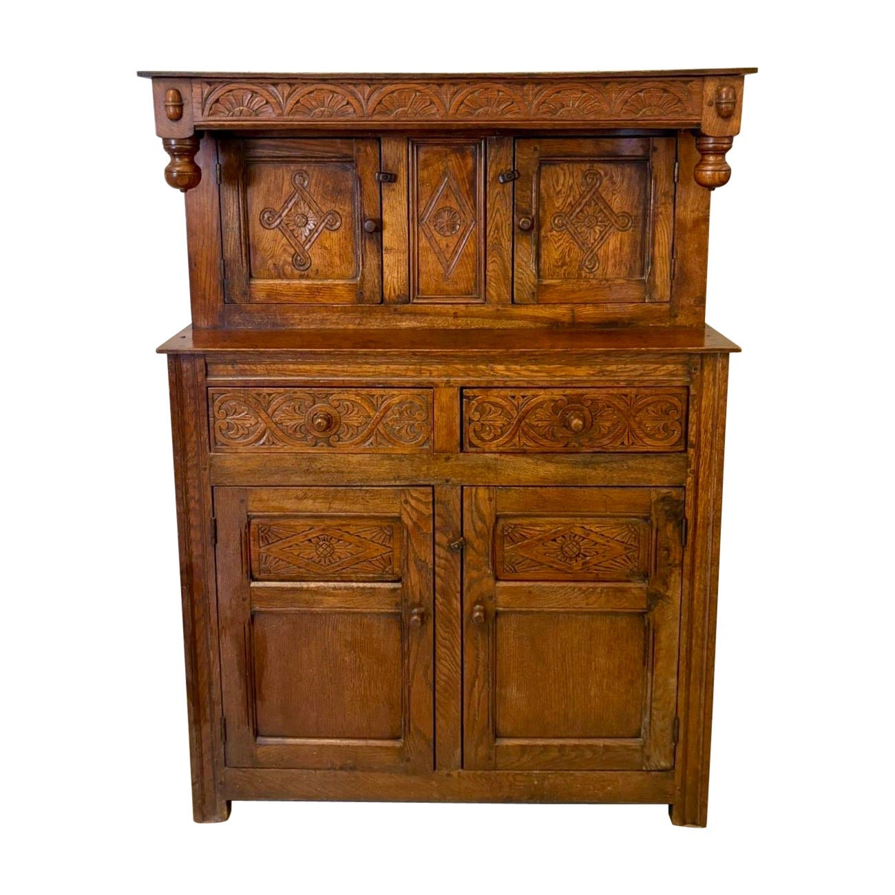 Quality Antique Carved Oak Court Cupboard with Ipswich Carving im Angebot
