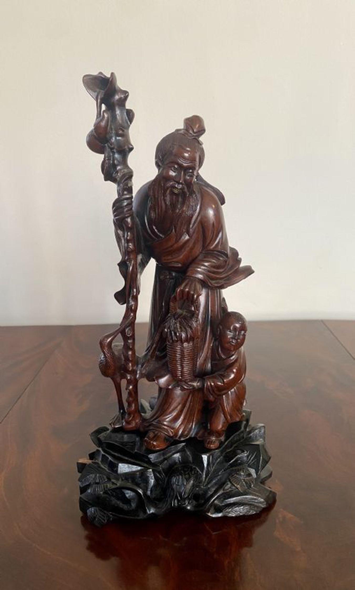 Chinois Figurine chinoise ancienne de qualité en bois dur sculpté en vente