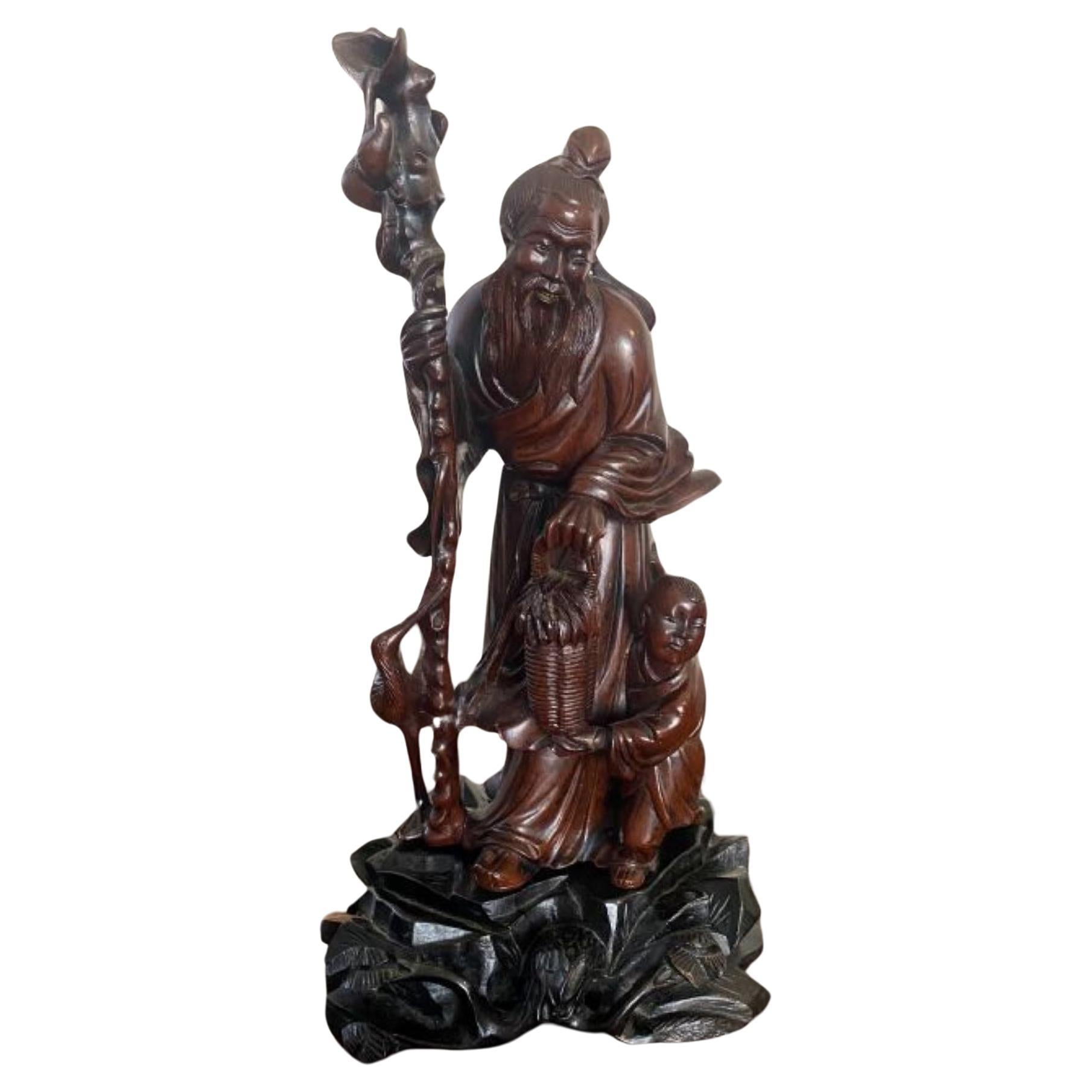 Figurine chinoise ancienne de qualité en bois dur sculpté
