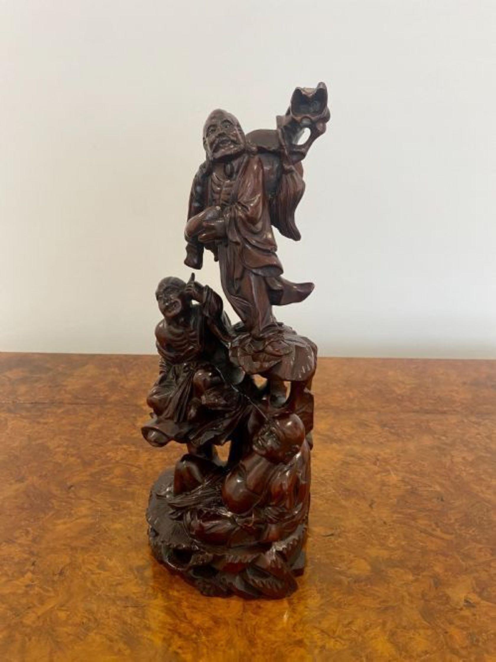 Groupe en bois dur sculpté chinois antique de qualité  Bon état - En vente à Ipswich, GB