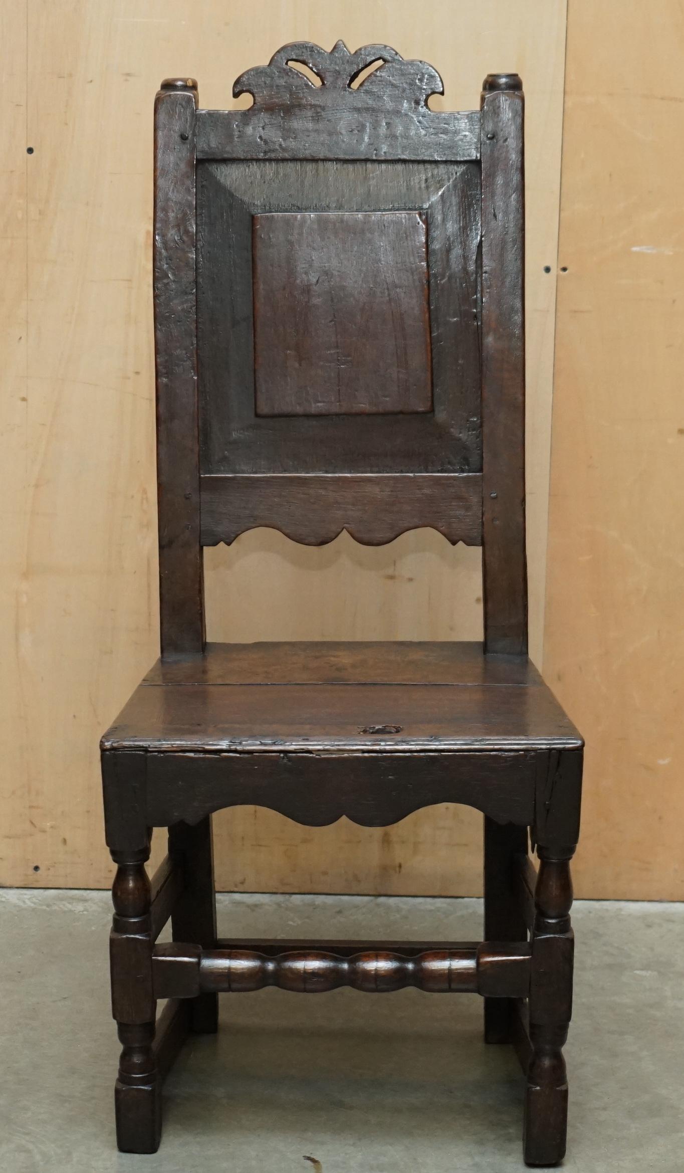 Casa Reale Antiquariato

Royal House Antiques è lieta di offrire in vendita questa rara sedia occasionale originale del XVII secolo, CIRCA 1660-1680, in quercia inglese Charles II. 

Le spese di spedizione indicate sono solo indicative e coprono