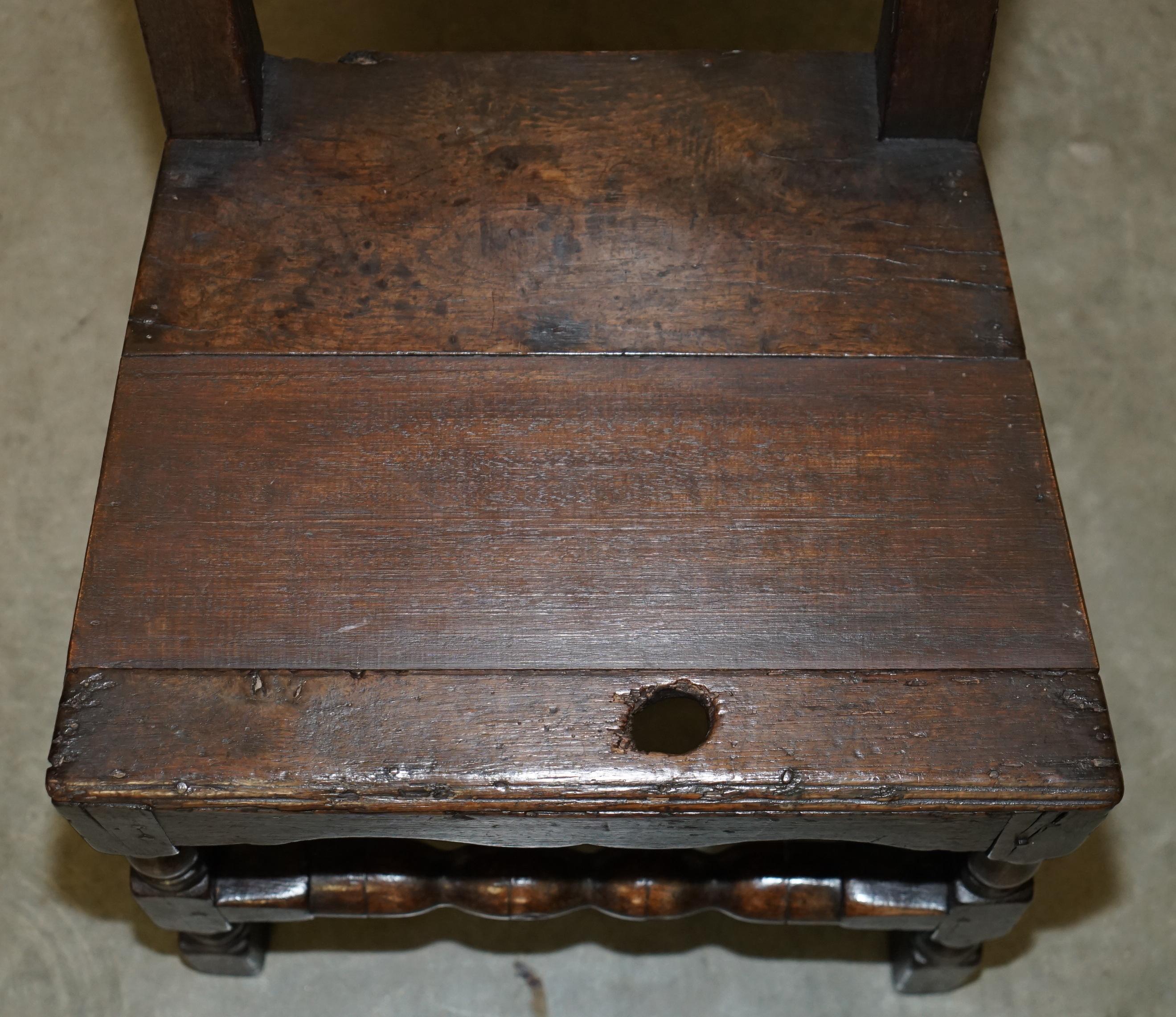 SEDIA OCCASIONALE ANTICA DI QUALITÀ CIRCA 1660 CHARLES II IN QUERCIA INGLESE DEL XVII SECOLO In condizioni deteriorate in vendita a West Sussex, Pulborough