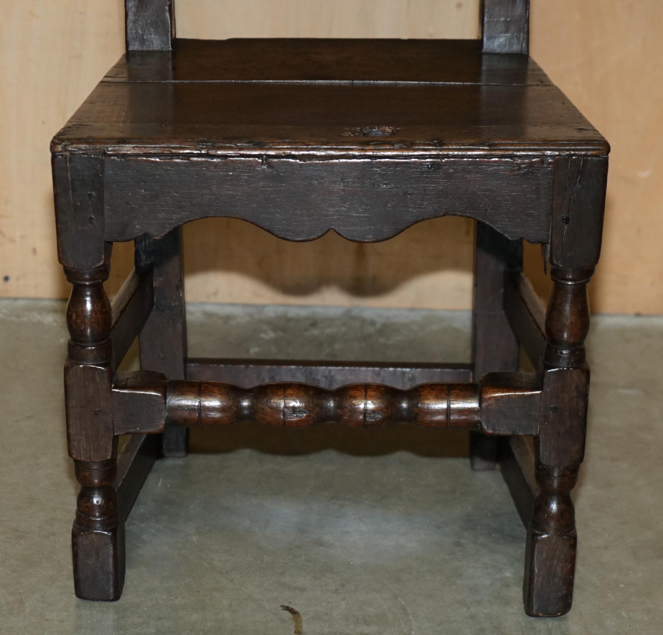 Metà XVII secolo SEDIA OCCASIONALE ANTICA DI QUALITÀ CIRCA 1660 CHARLES II IN QUERCIA INGLESE DEL XVII SECOLO in vendita