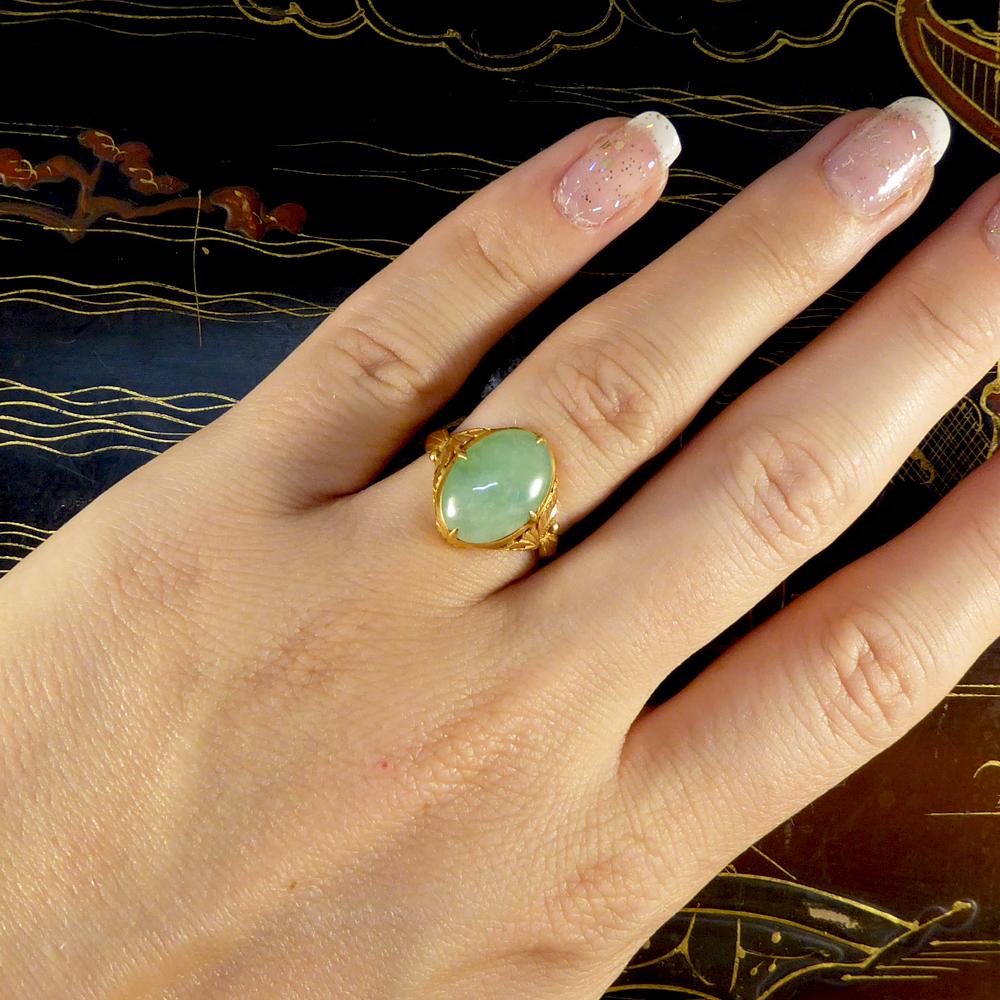 Quality Antique Detailed 22 Carat Yellow Gold Jade Ring In Good Condition In Yorkshire, West Yorkshire