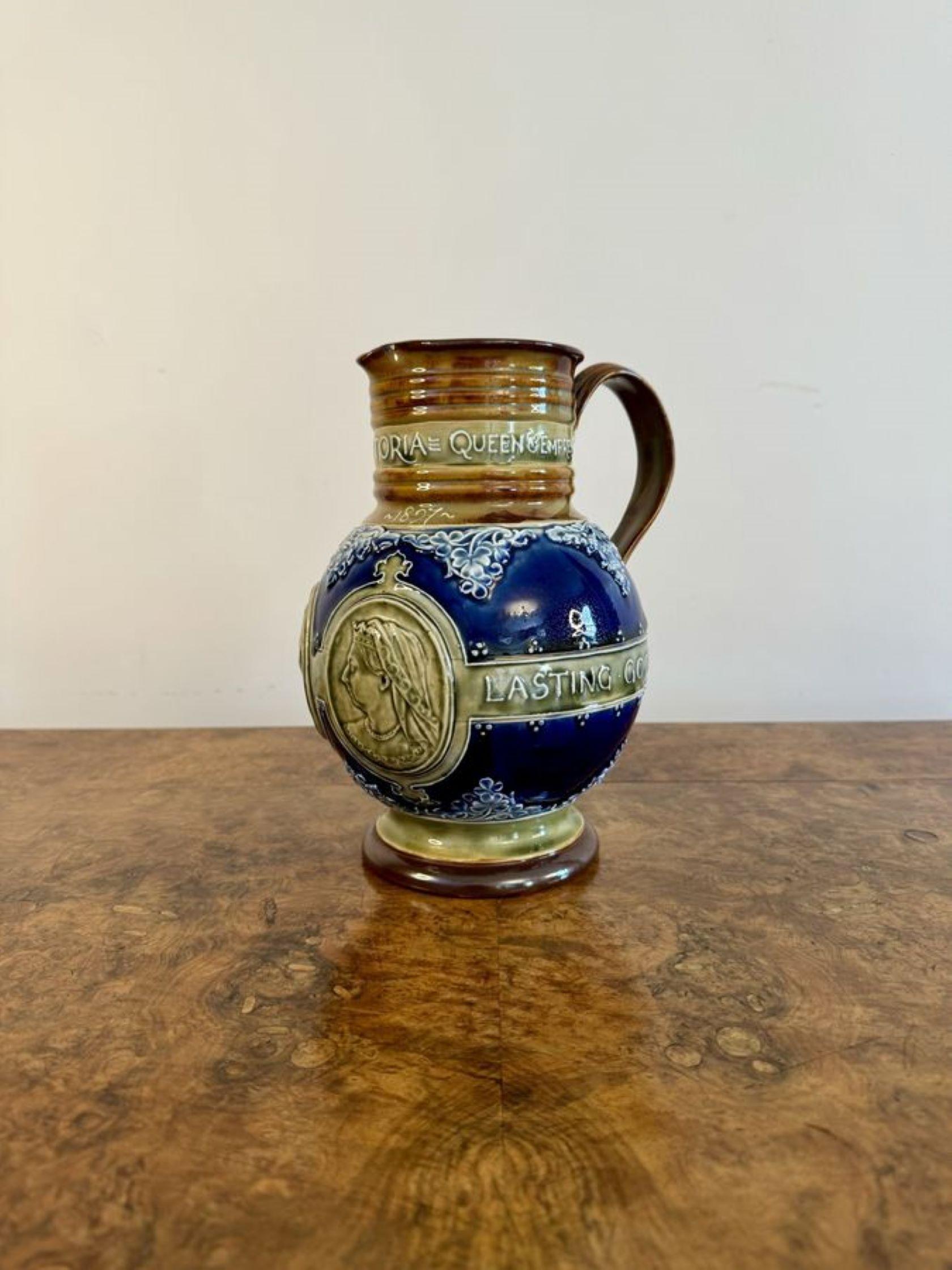 Caraffa antica di qualità Doulton Lambeth per il giubileo della Regina Vittoria in vendita 1