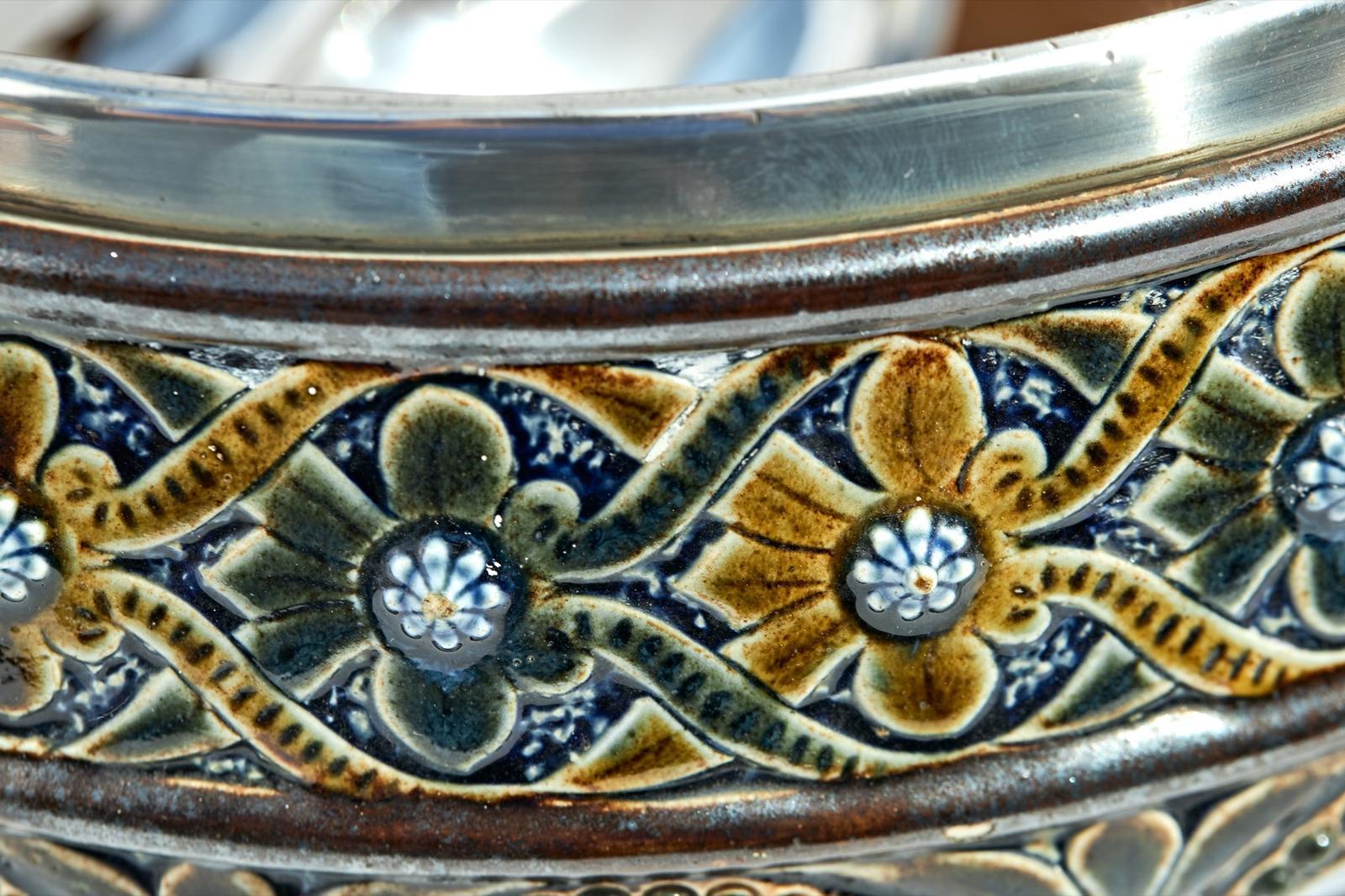 Quality Antique Doulton Lambeth Salad Bowl In Good Condition For Sale In Ipswich, GB
