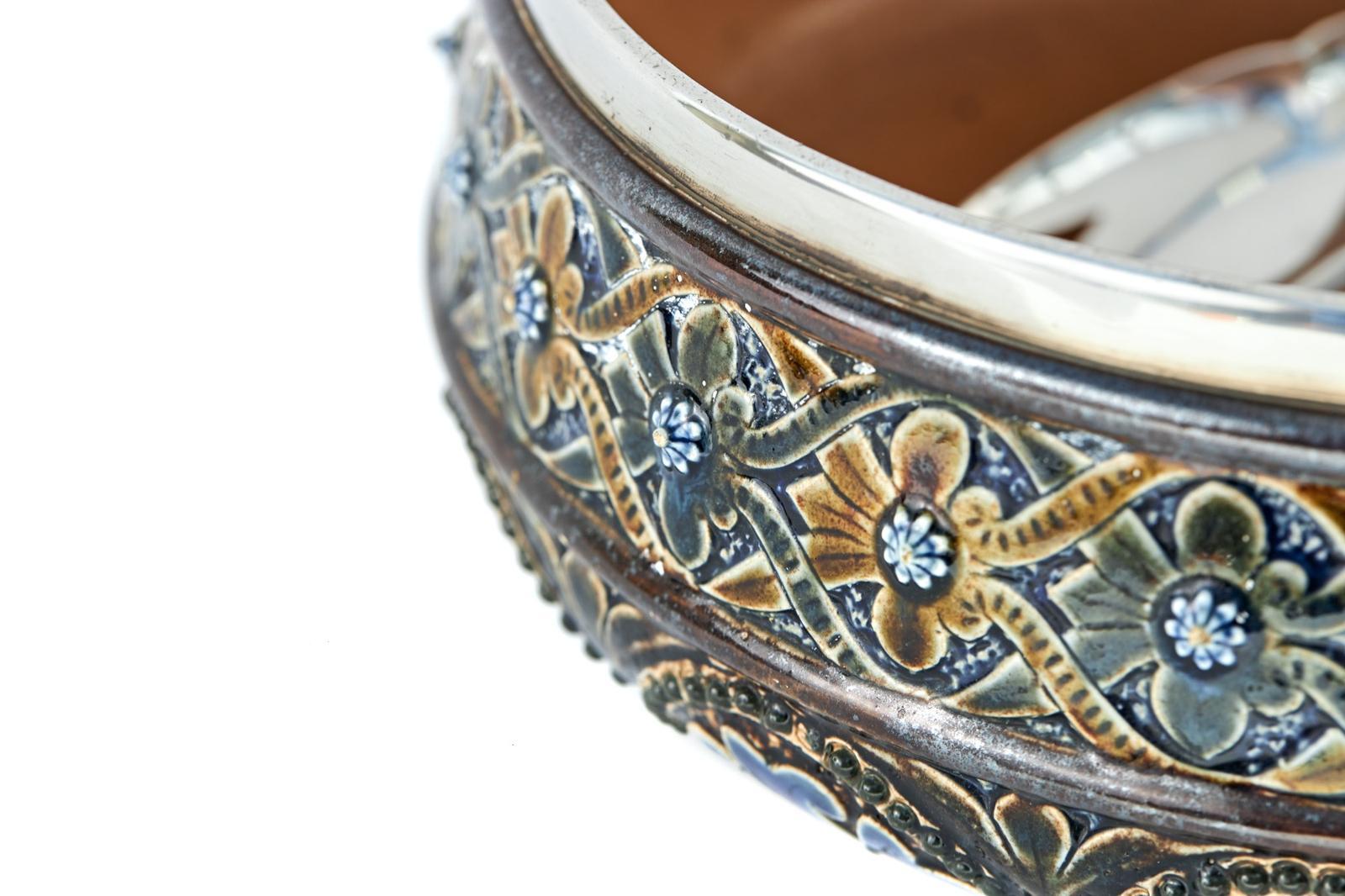 Quality Antique Doulton Lambeth Salad Bowl For Sale 2