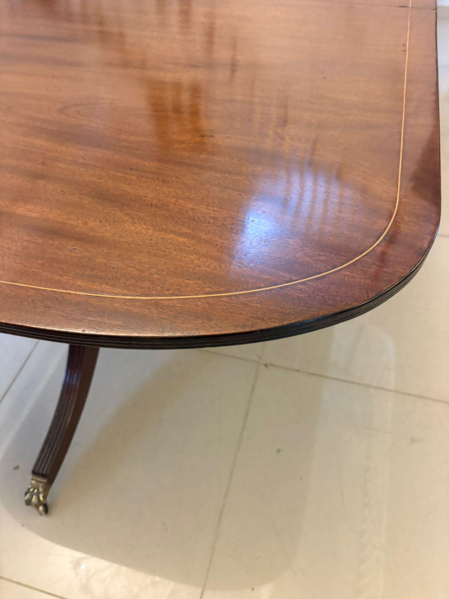 Quality Antique Edwardian 12 Seater Triple-Pedestal Dining Table For Sale 6