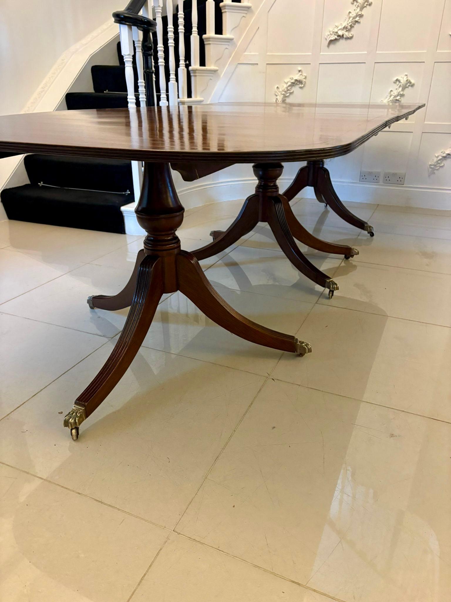 Quality Antique Edwardian 12 Seater Triple-Pedestal Dining Table For Sale 2