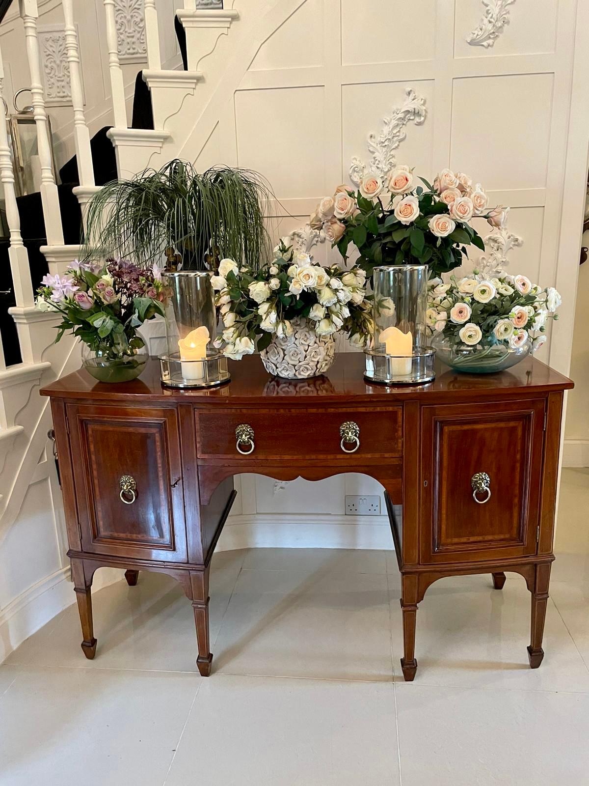 Antikes edwardianisches Sideboard aus Mahagoni mit Intarsien und Bogenfront im Zustand „Gut“ im Angebot in Suffolk, GB