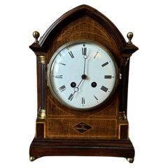 Reloj de ménsula con incrustaciones de caoba de calidad eduardiana antigua 