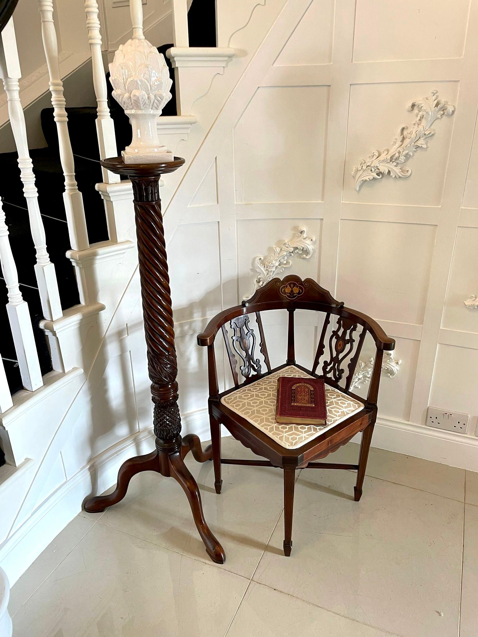 Quality Edwardian antique mahogany inlaid corner chair. This is a very attractive chair in perfect condition having a lovely quality shaped back with satinwood inlay, newly recovered seat, standing on turned tapering legs united by a turned cross