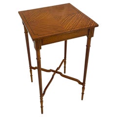 Antiker edwardianischer Lampentisch mit Intarsien aus Seidenholz in hochwertiger Qualität
