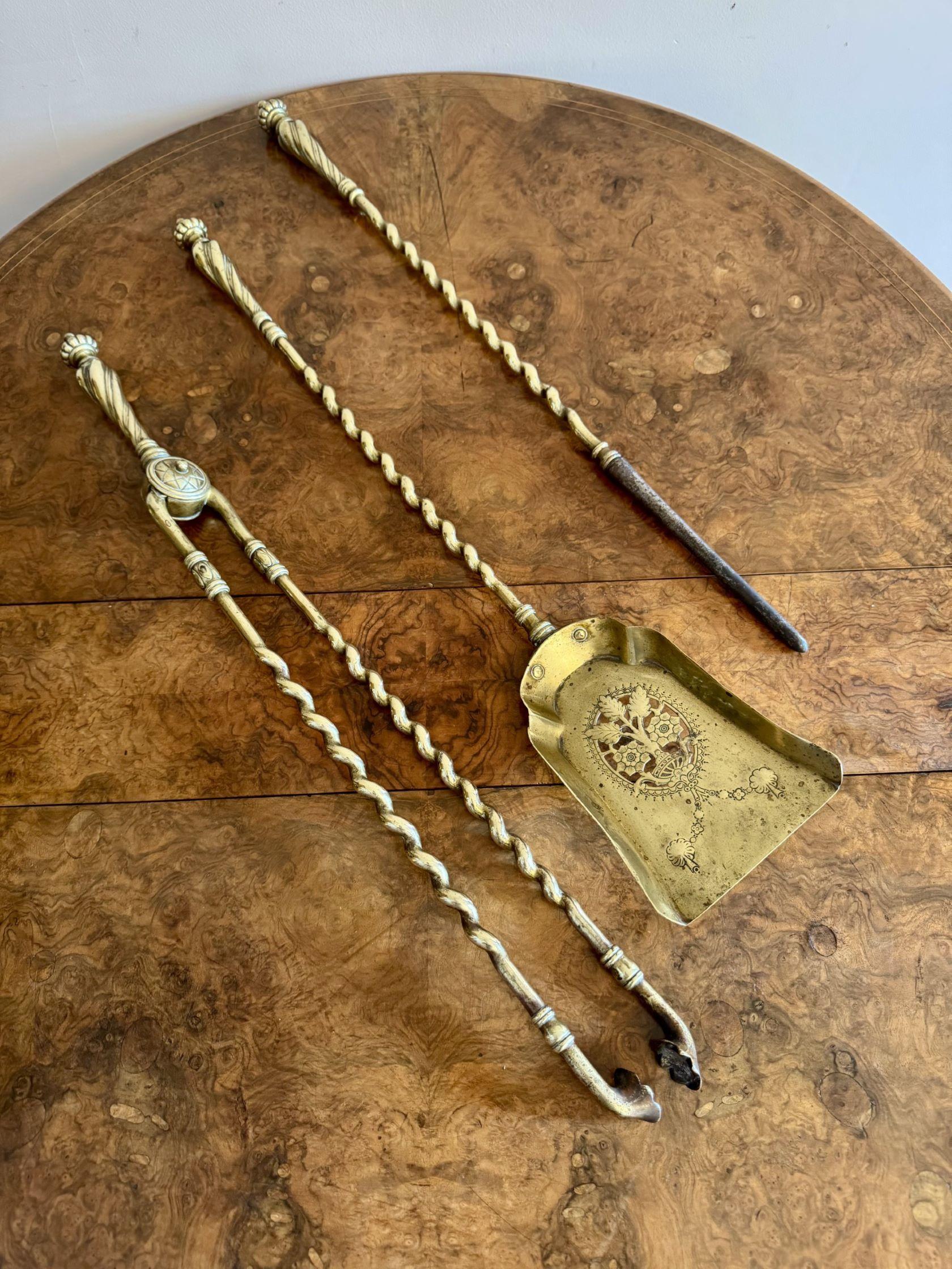 Quality antique Edwardian set of brass fire irons having a quality set of brass fire irons with circular detailed handles consisting of a shovel, poker and a pair of tongs.

D. 1900