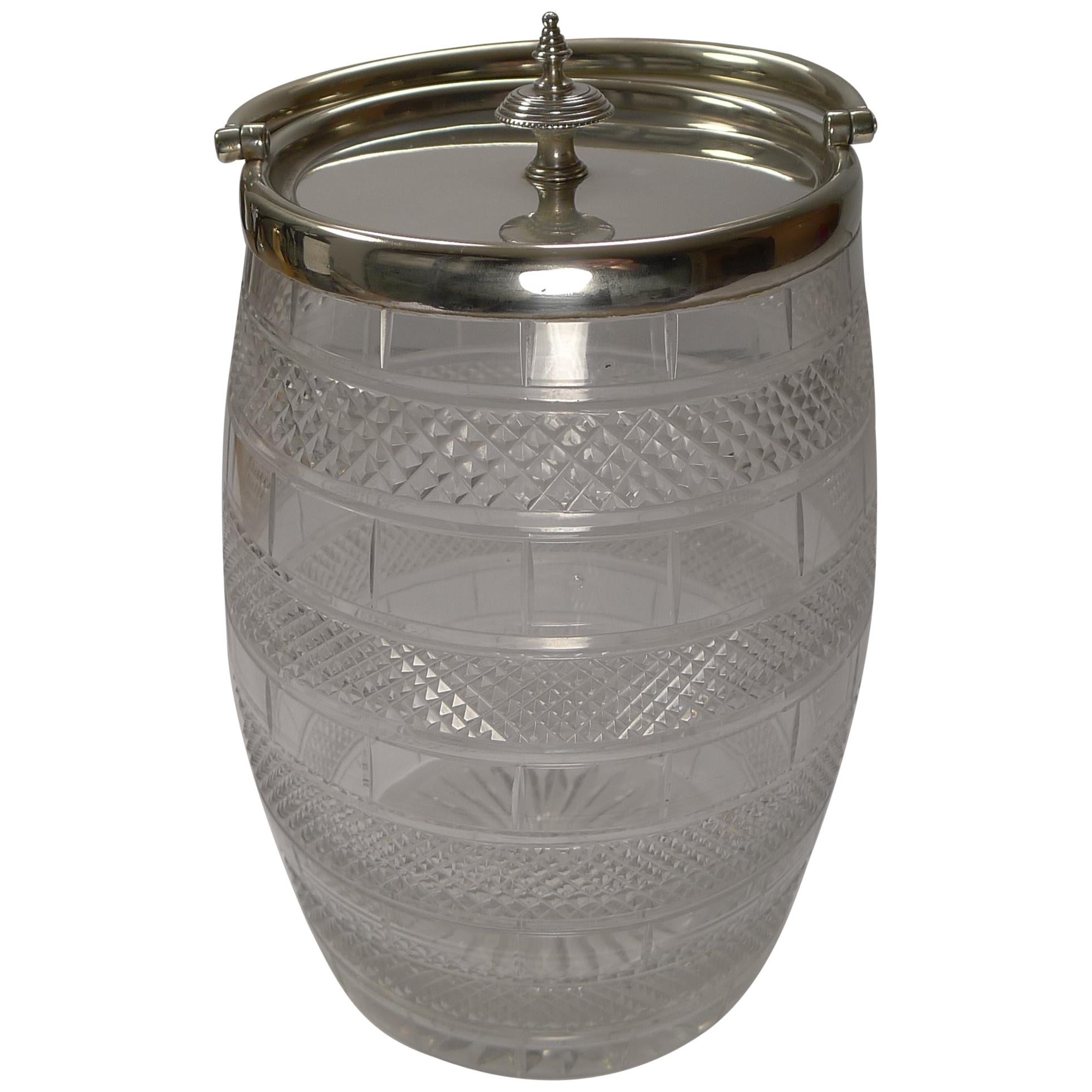 Antike englische Biskuitdose / Barrel aus geschliffenem Glas und versilberter Qualität, um 1860