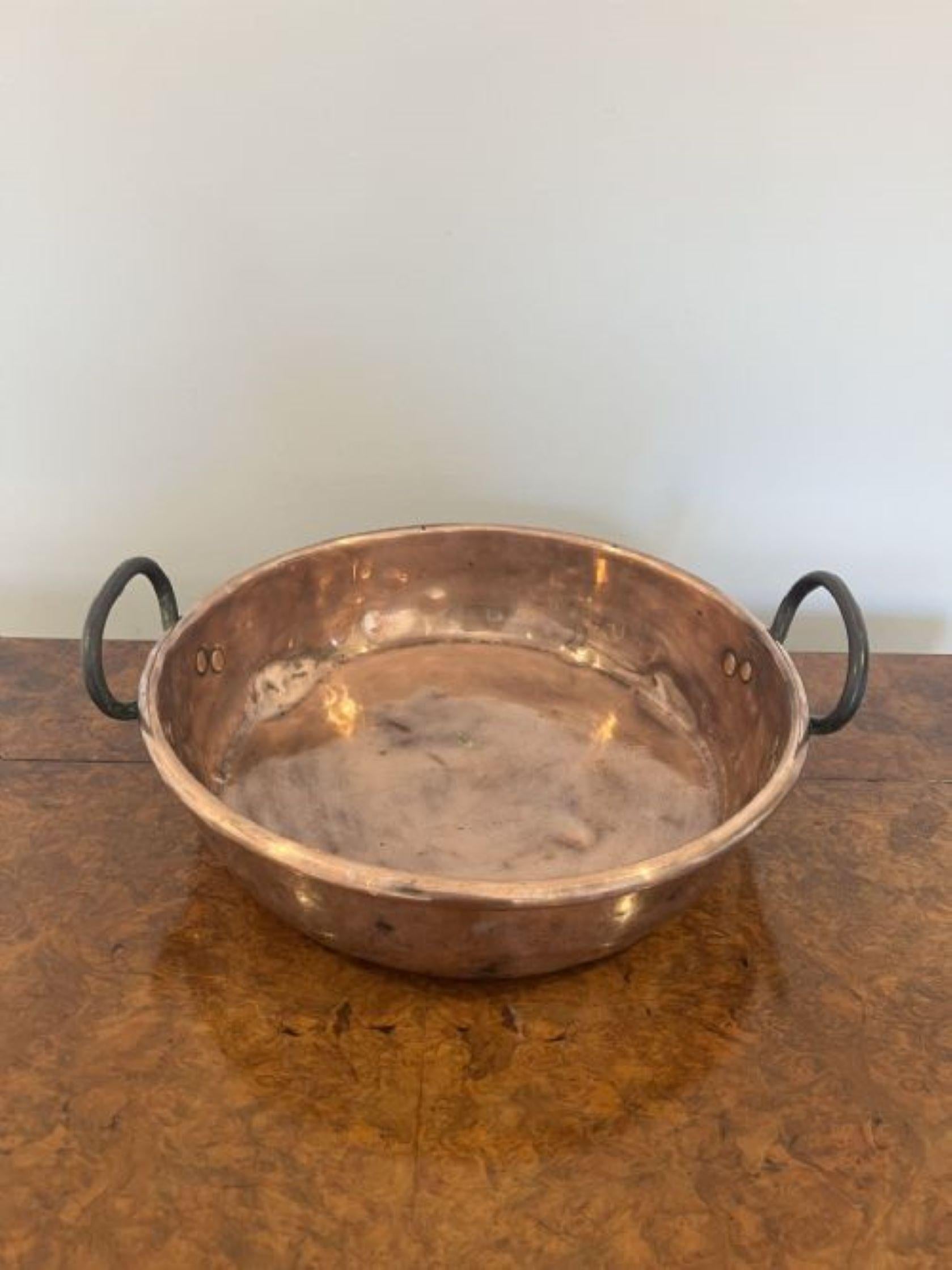 Quality antique George III large copper pan In Good Condition For Sale In Ipswich, GB