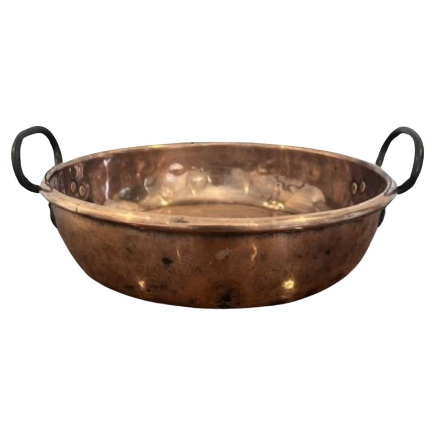 Quality antique George III large copper pan For Sale